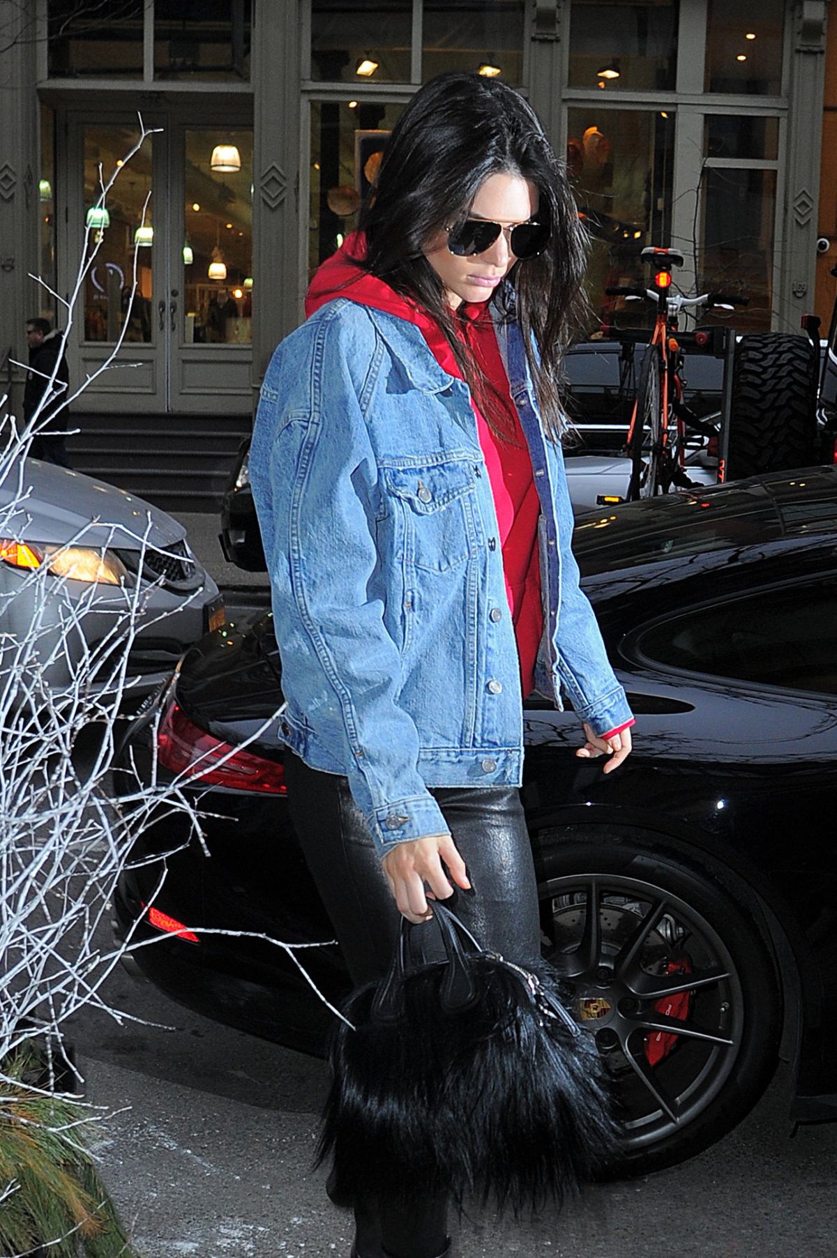 Kendall Jenner out for Lunch at Cipriani