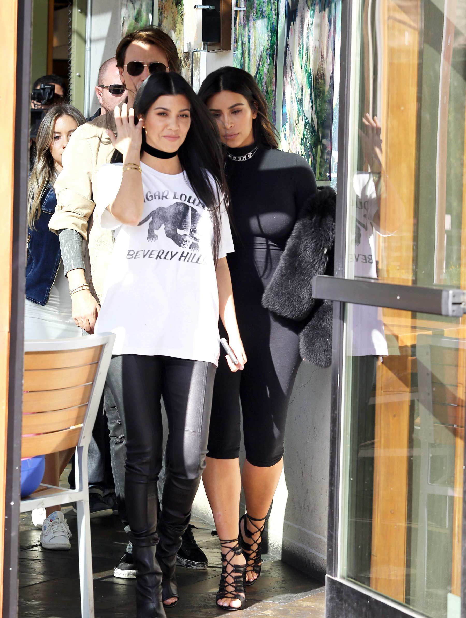 Kourtney Kardashian was seen with her sister Kim at Hugo’s Restaurant