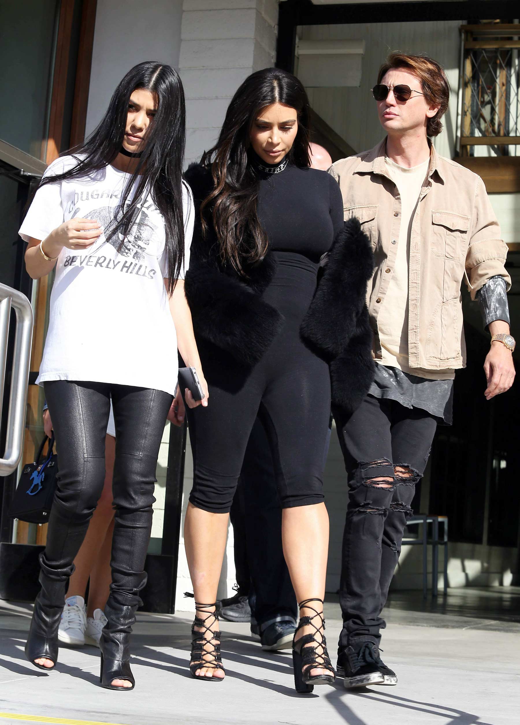 Kourtney Kardashian was seen with her sister Kim at Hugo’s Restaurant