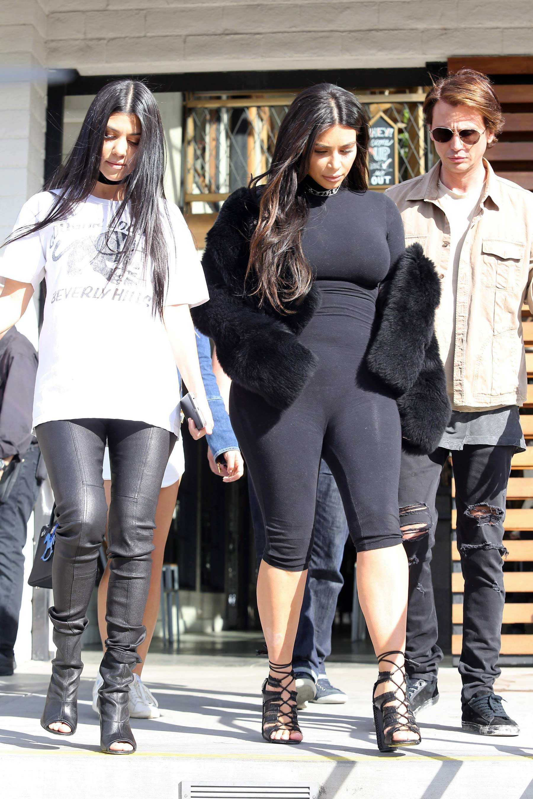 Kourtney Kardashian was seen with her sister Kim at Hugo’s Restaurant