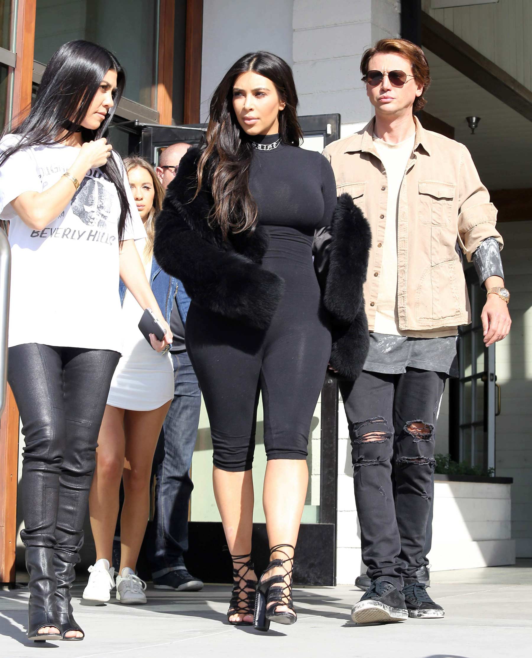 Kourtney Kardashian was seen with her sister Kim at Hugo’s Restaurant