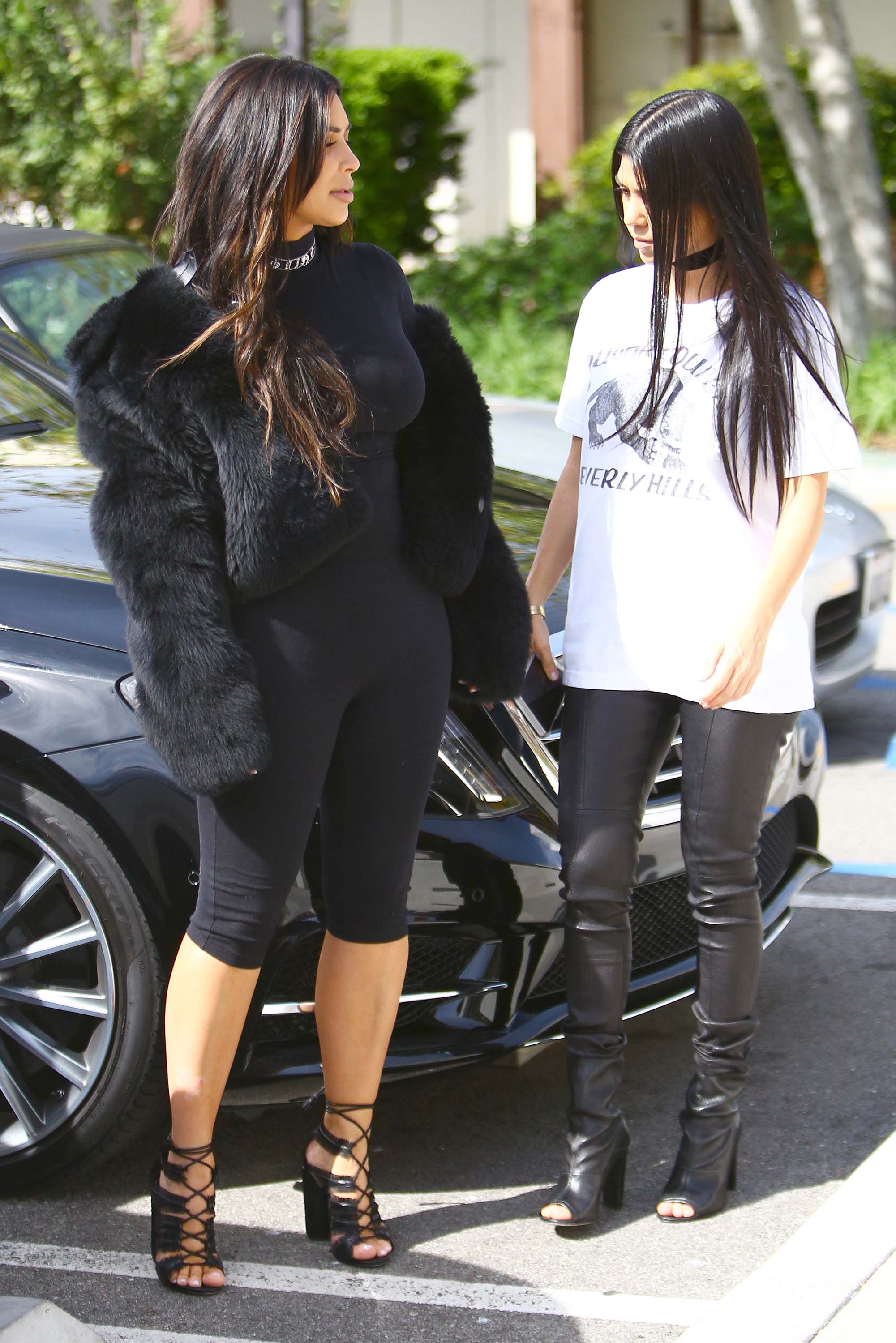 Kourtney Kardashian was seen with her sister Kim at Hugo’s Restaurant