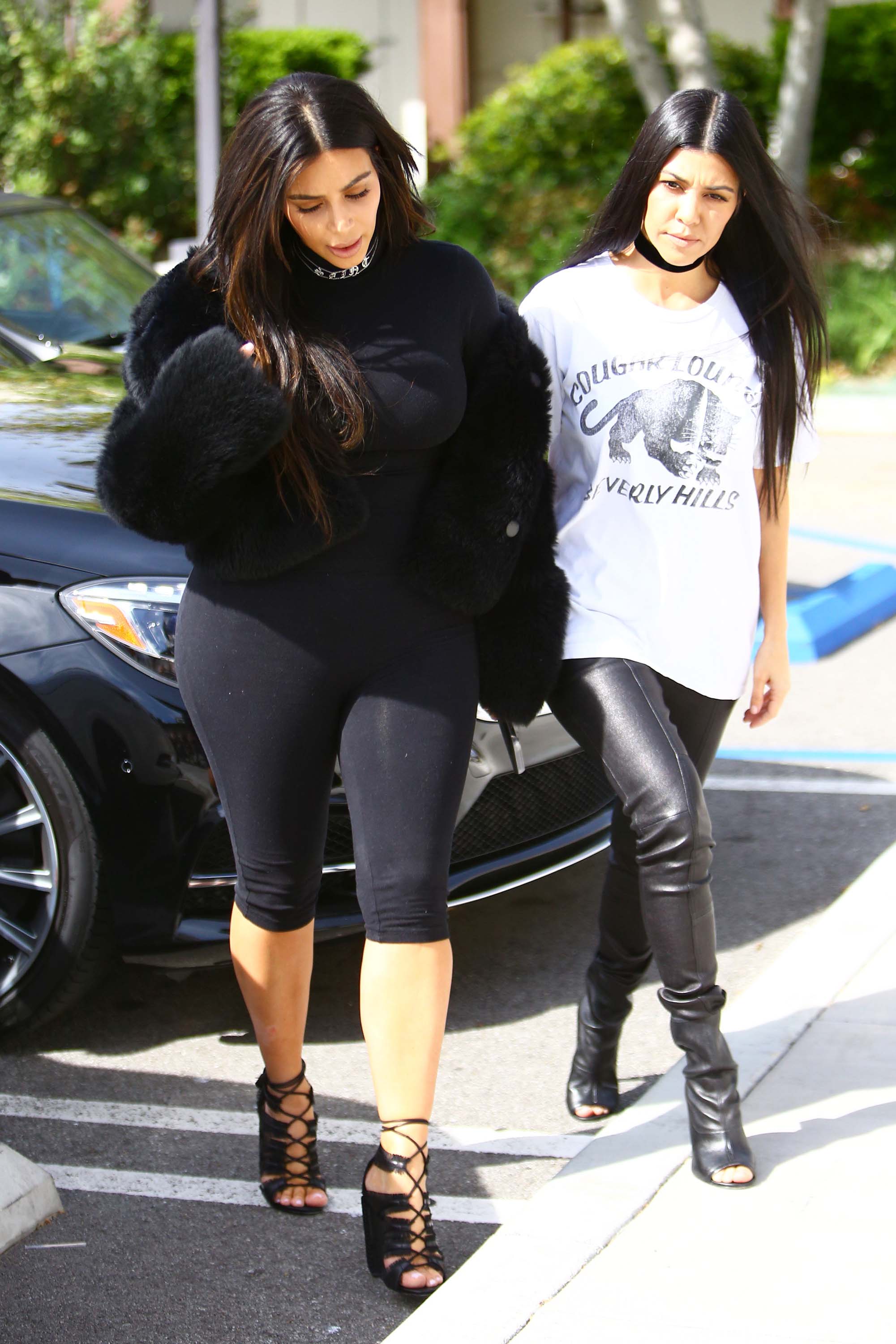 Kourtney Kardashian was seen with her sister Kim at Hugo’s Restaurant