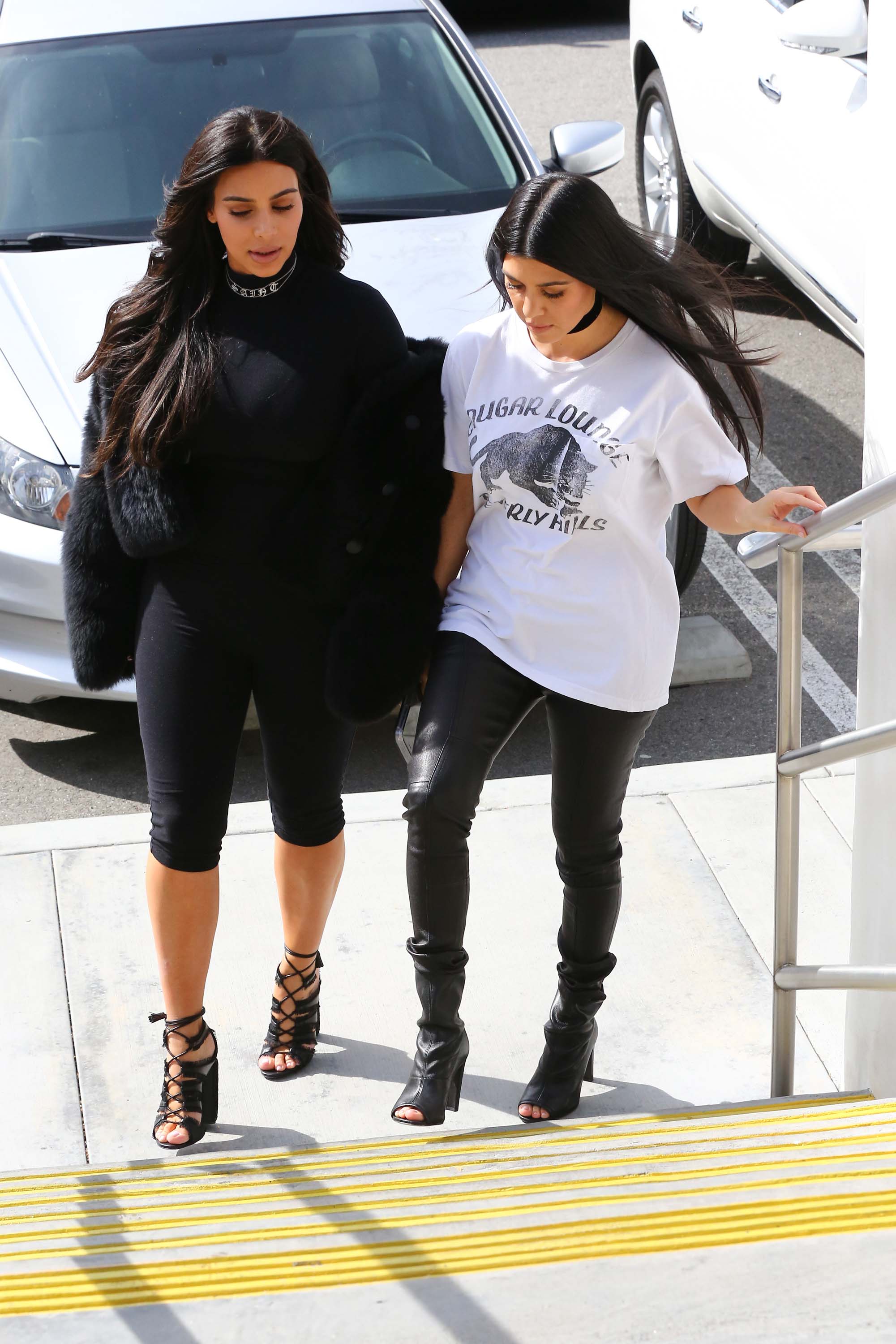 Kourtney Kardashian was seen with her sister Kim at Hugo’s Restaurant