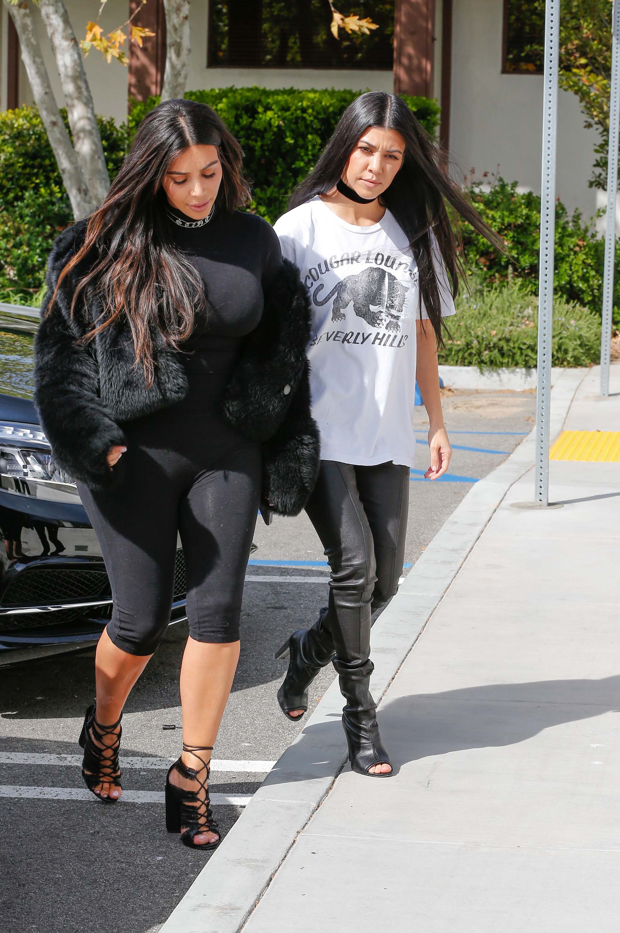 Kourtney Kardashian was seen with her sister Kim at Hugo’s Restaurant