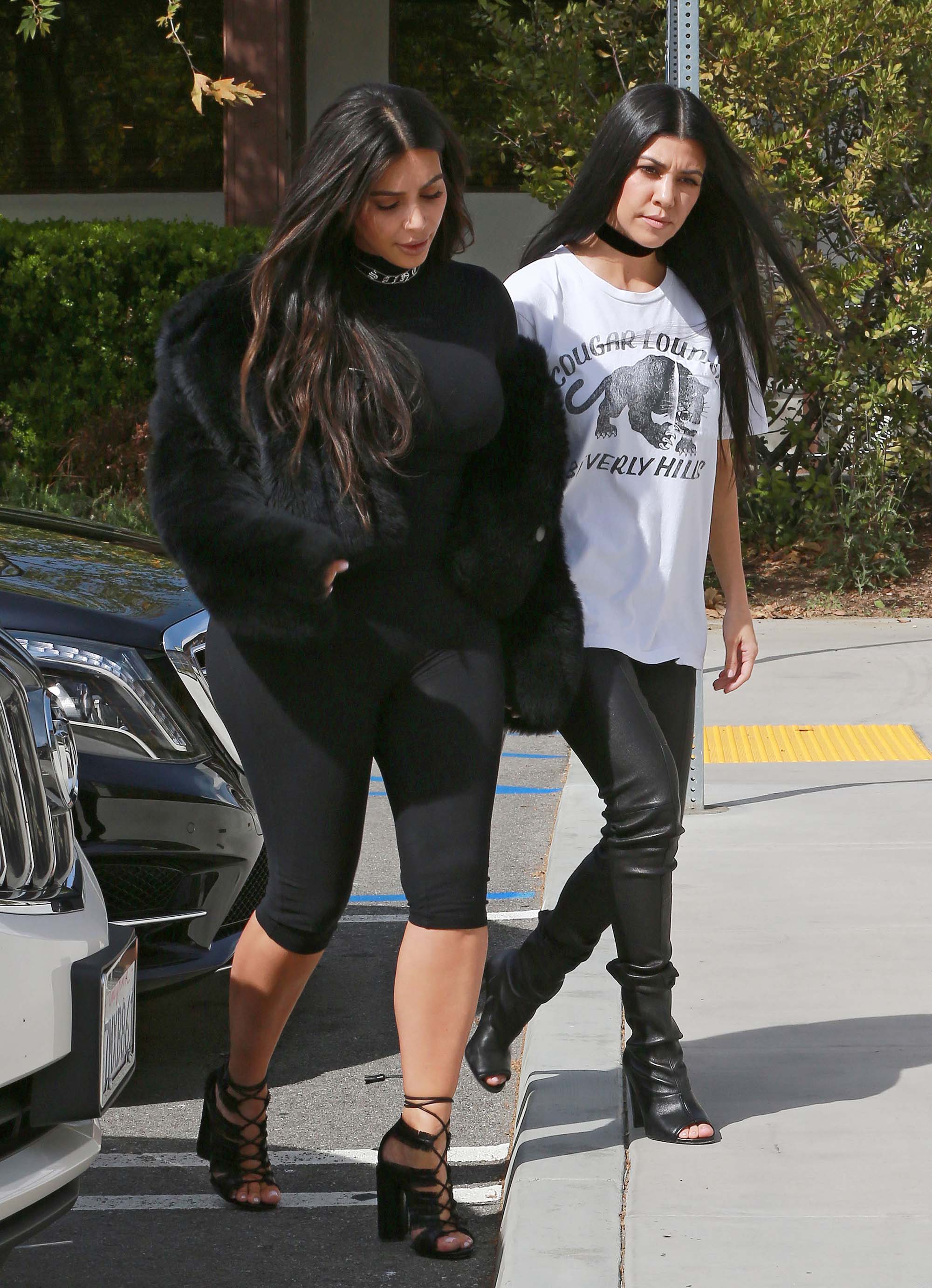 Kourtney Kardashian was seen with her sister Kim at Hugo’s Restaurant