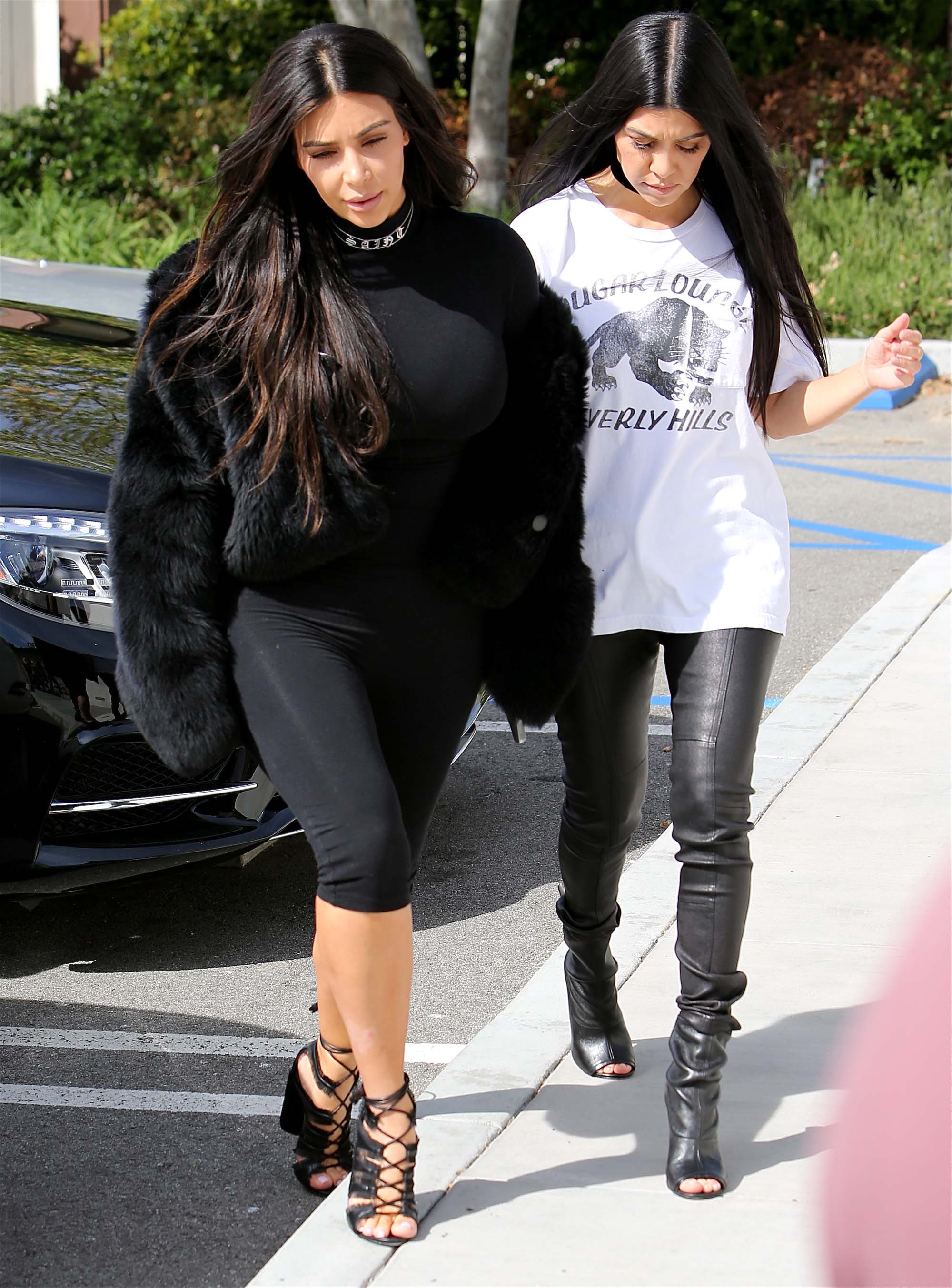 Kourtney Kardashian was seen with her sister Kim at Hugo’s Restaurant