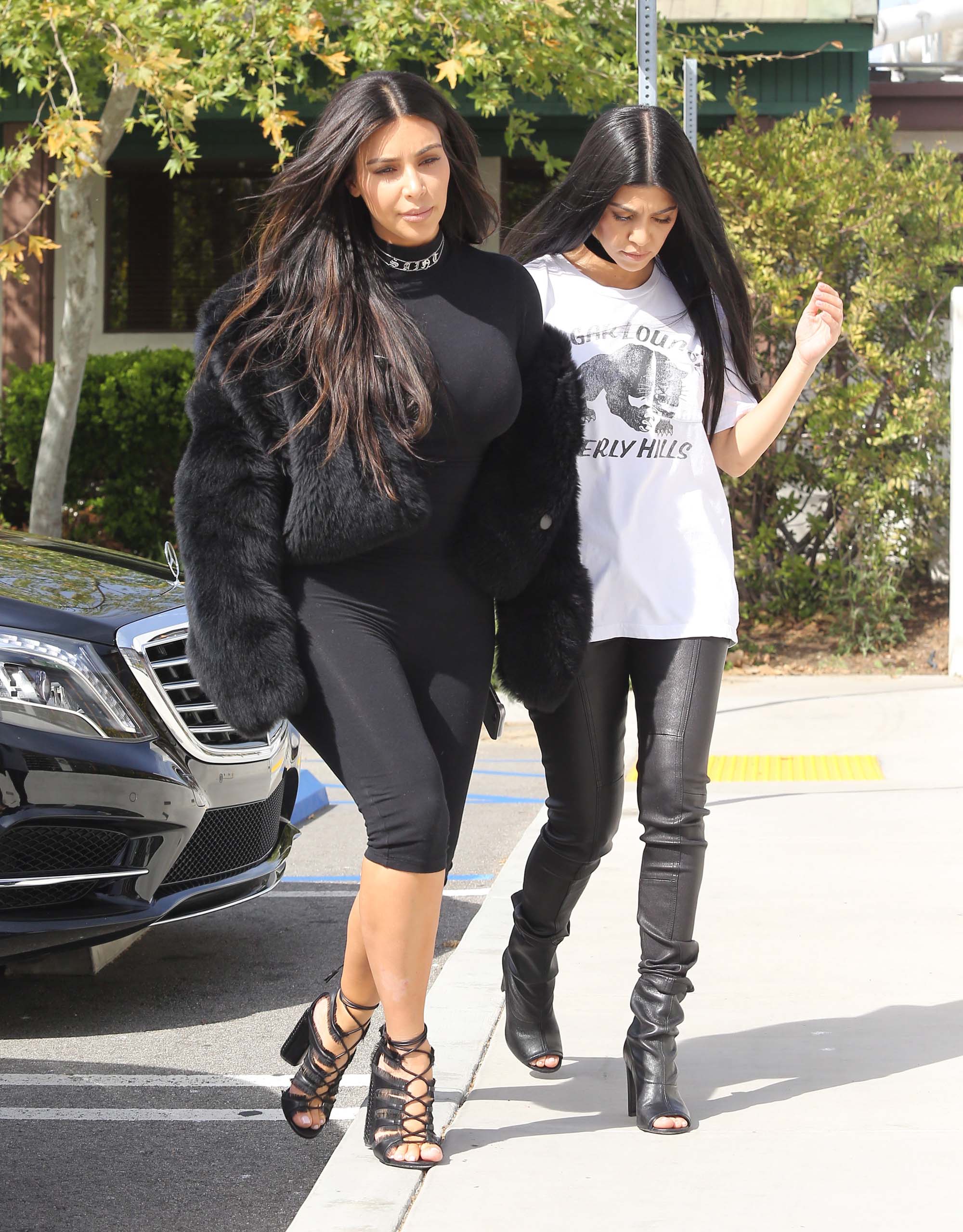 Kourtney Kardashian was seen with her sister Kim at Hugo’s Restaurant