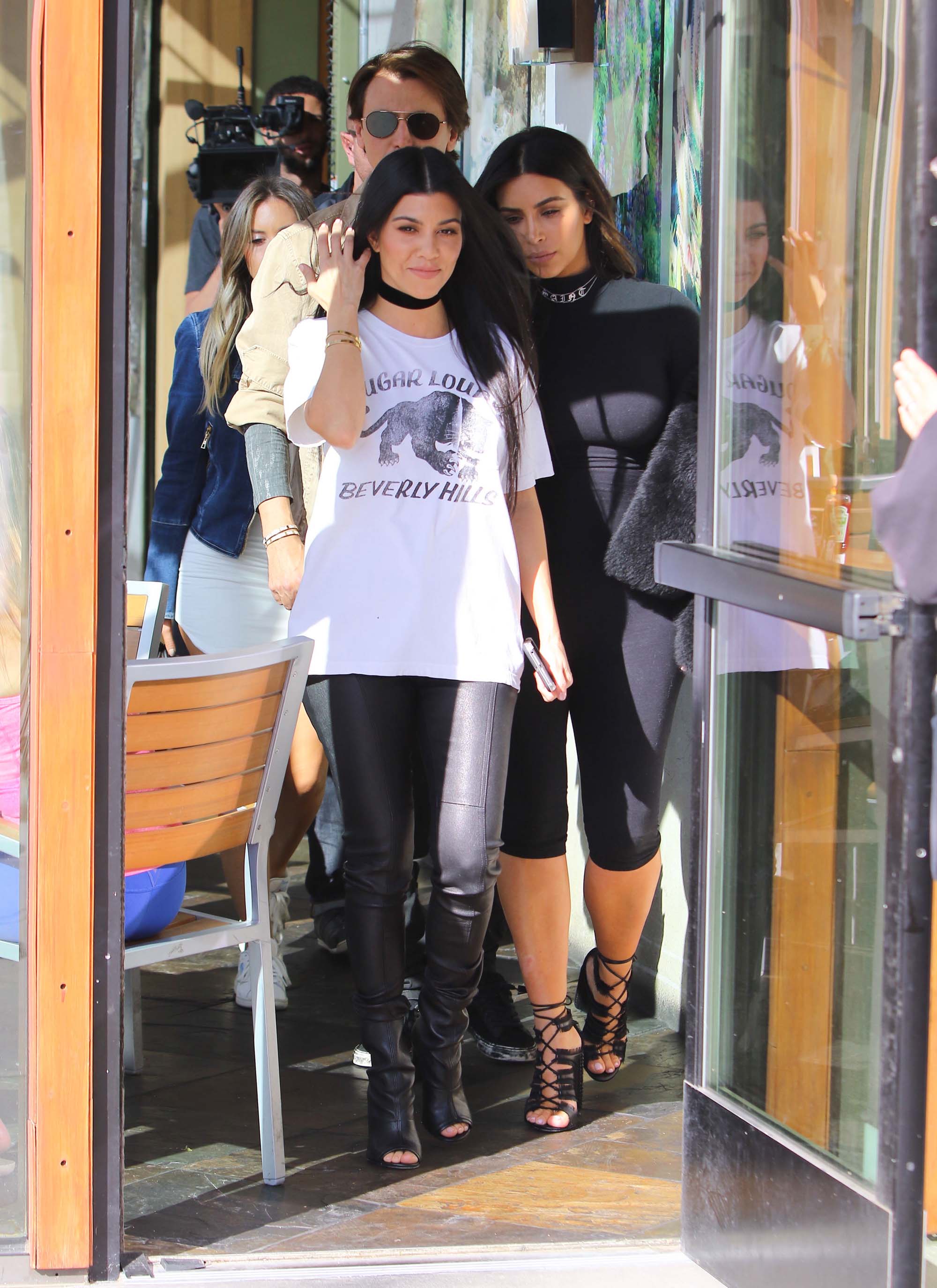 Kourtney Kardashian was seen with her sister Kim at Hugo’s Restaurant