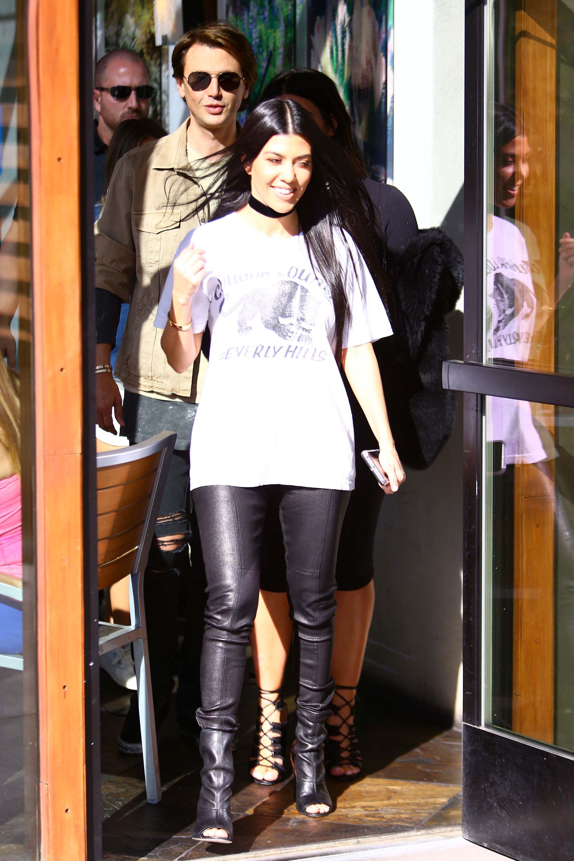 Kourtney Kardashian was seen with her sister Kim at Hugo’s Restaurant