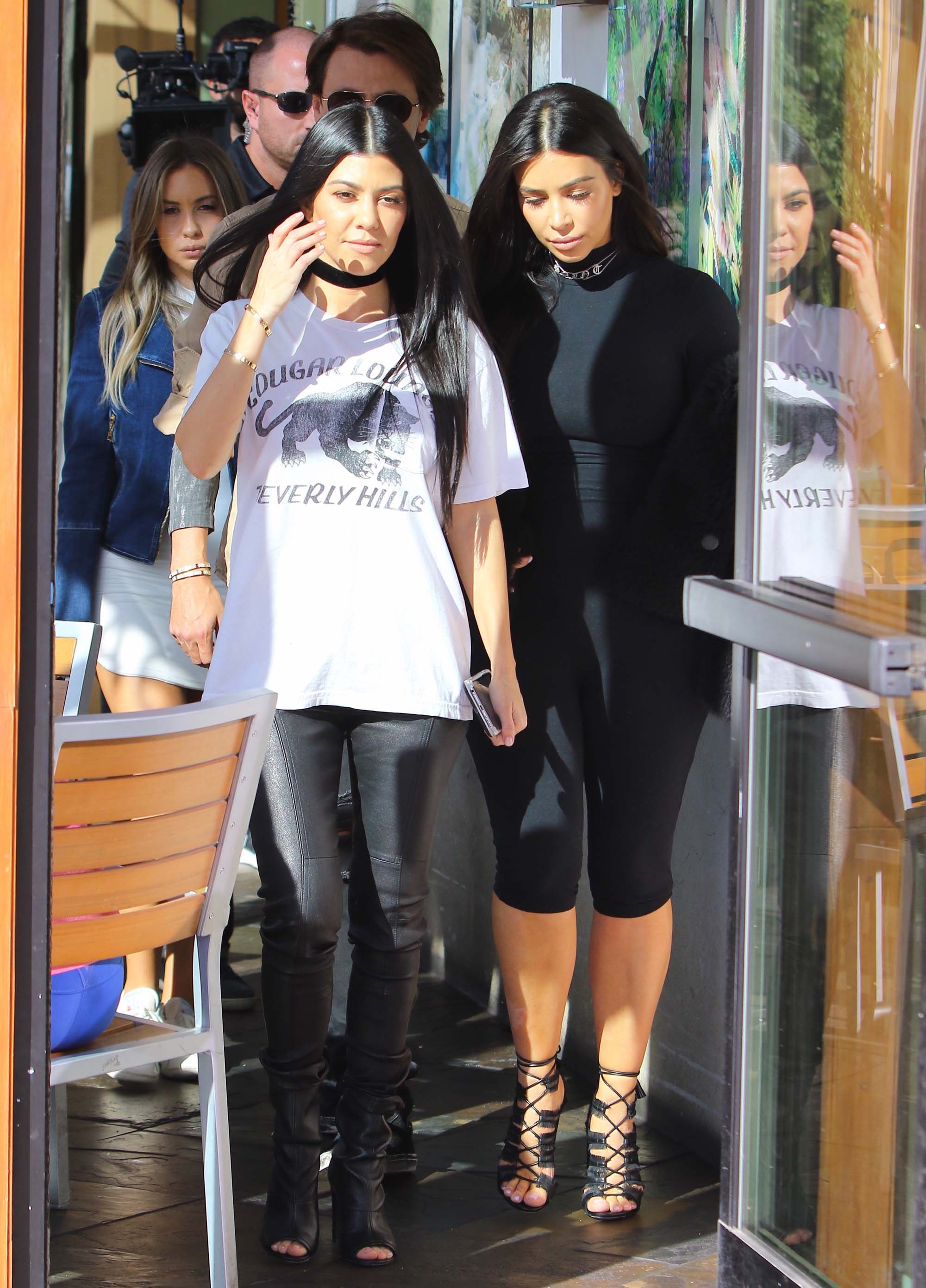 Kourtney Kardashian was seen with her sister Kim at Hugo’s Restaurant