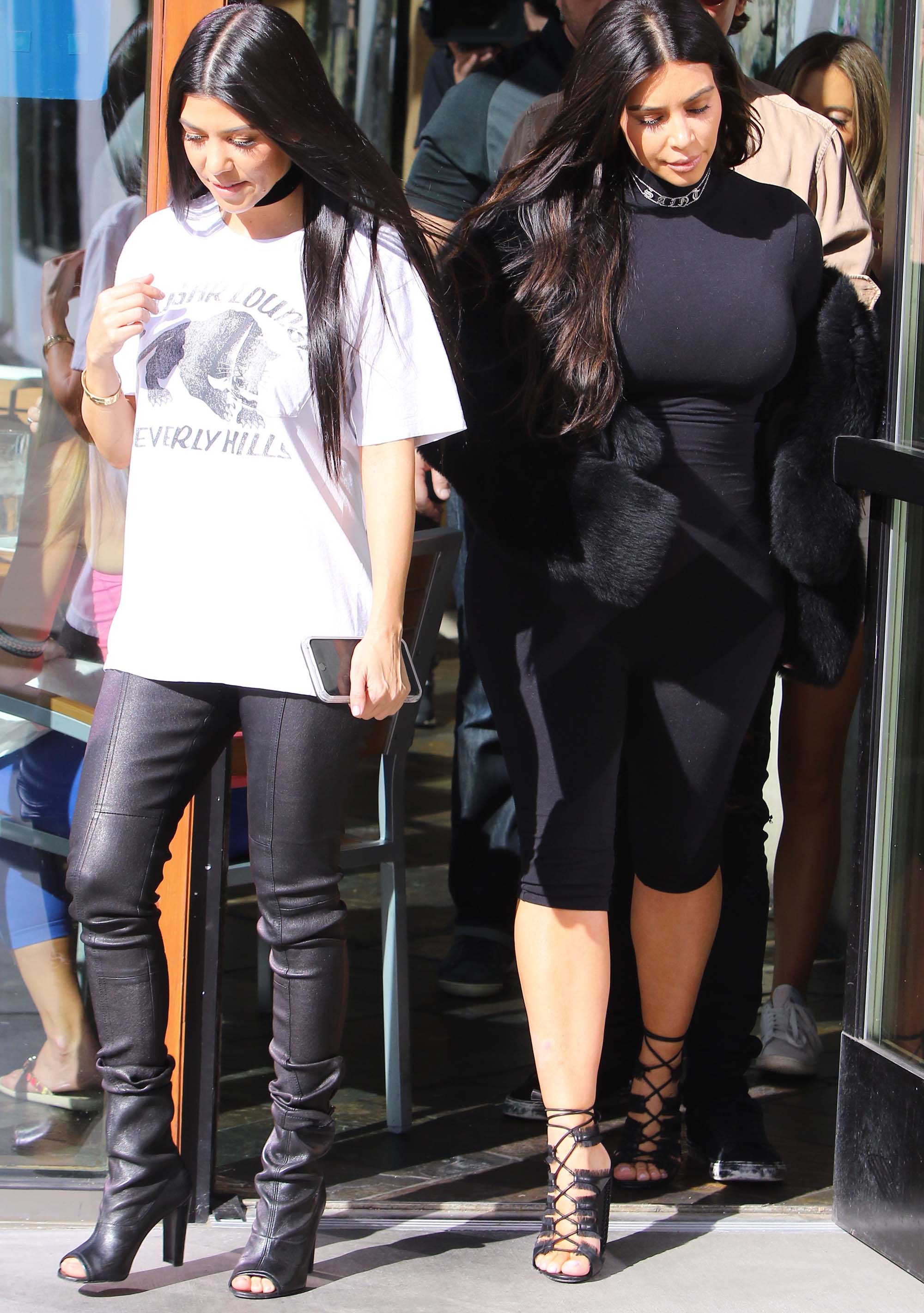 Kourtney Kardashian was seen with her sister Kim at Hugo’s Restaurant