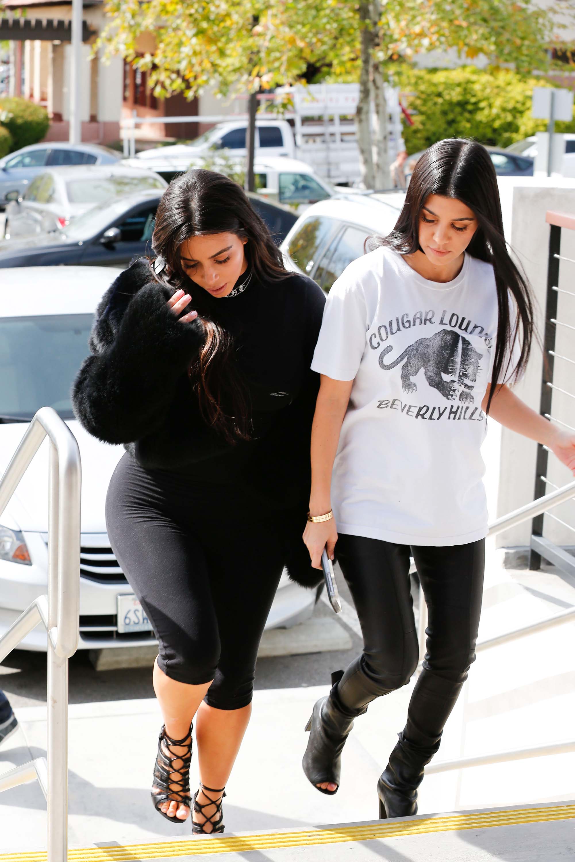 Kourtney Kardashian was seen with her sister Kim at Hugo’s Restaurant