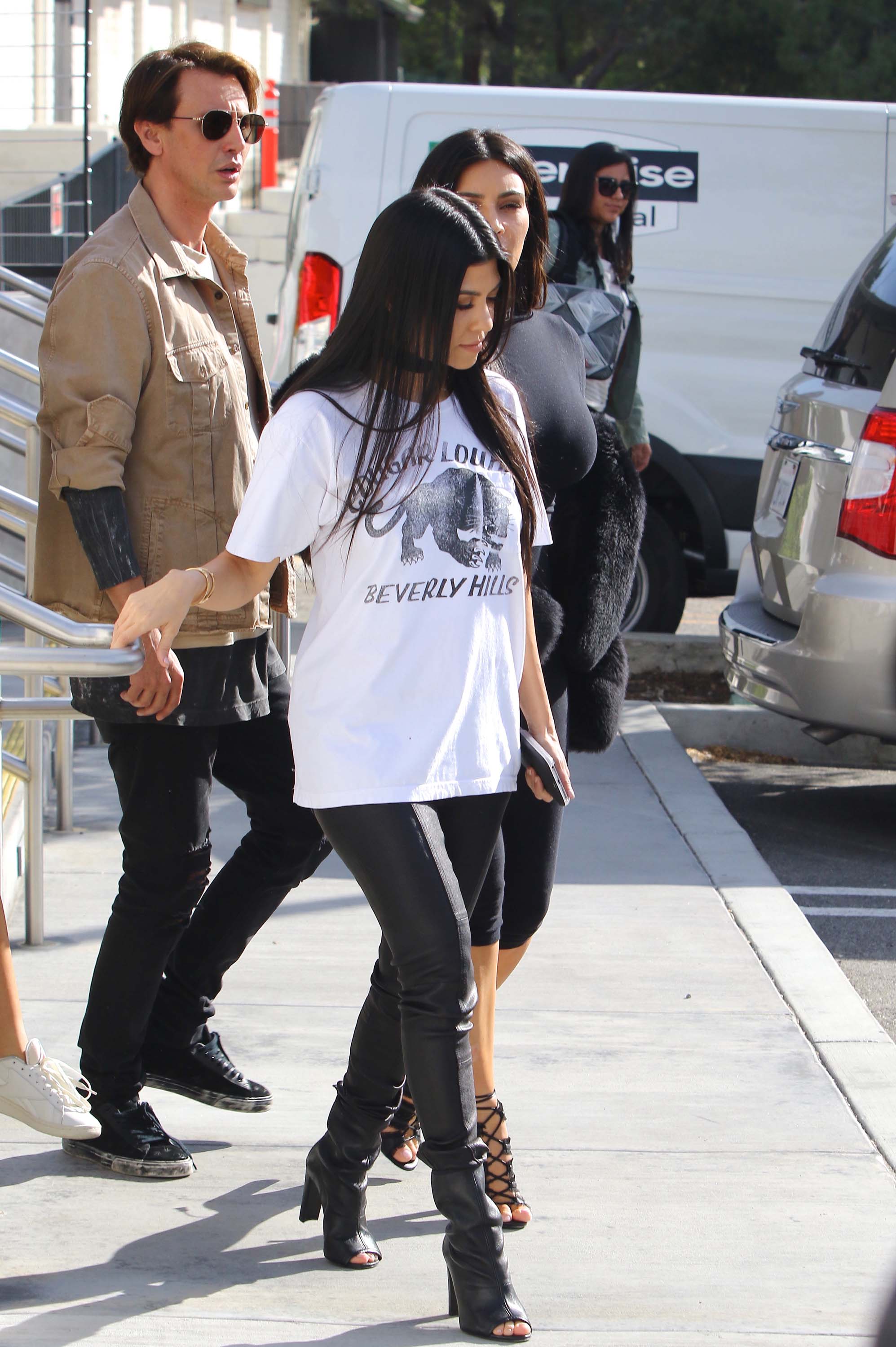 Kourtney Kardashian was seen with her sister Kim at Hugo’s Restaurant