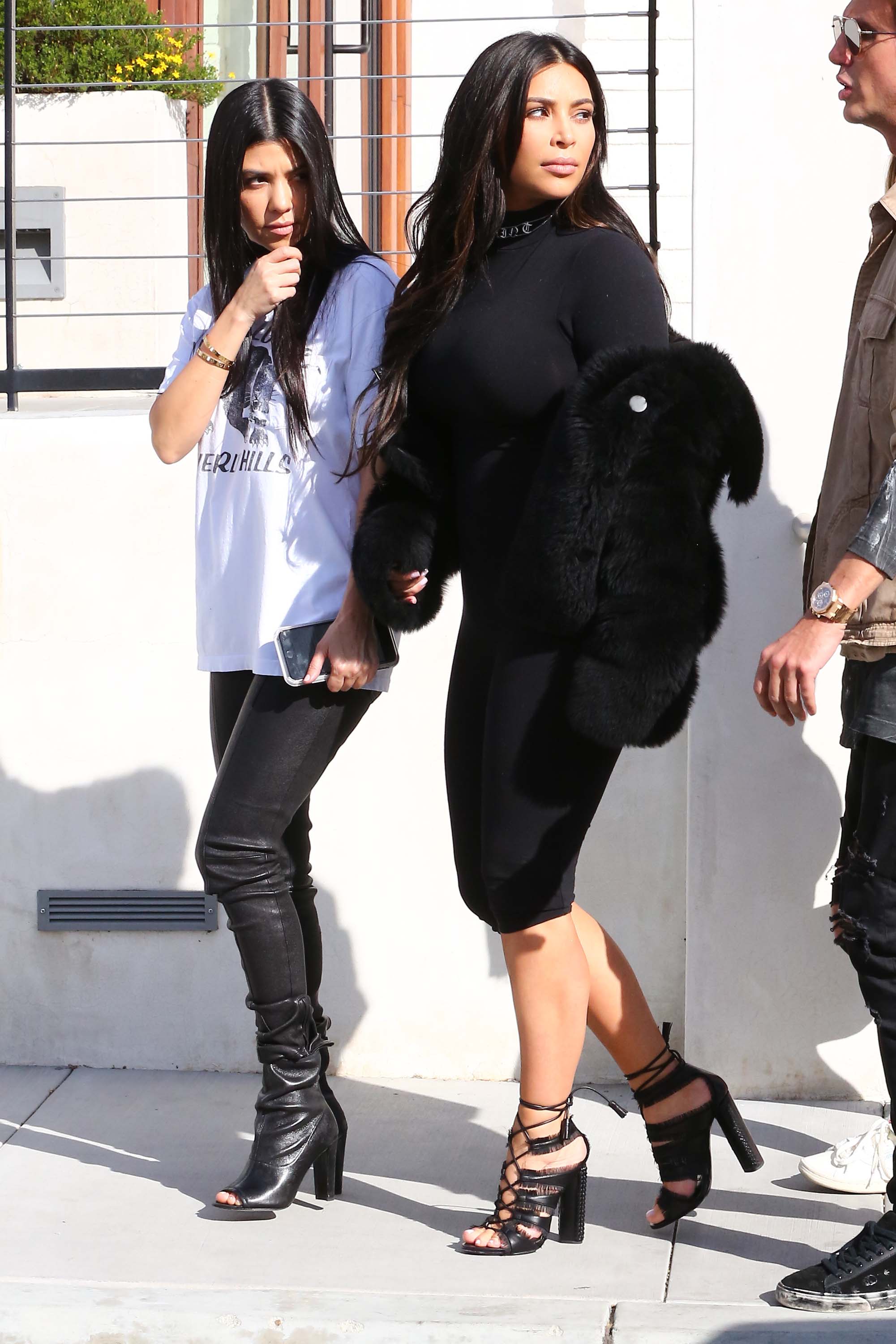 Kourtney Kardashian was seen with her sister Kim at Hugo’s Restaurant