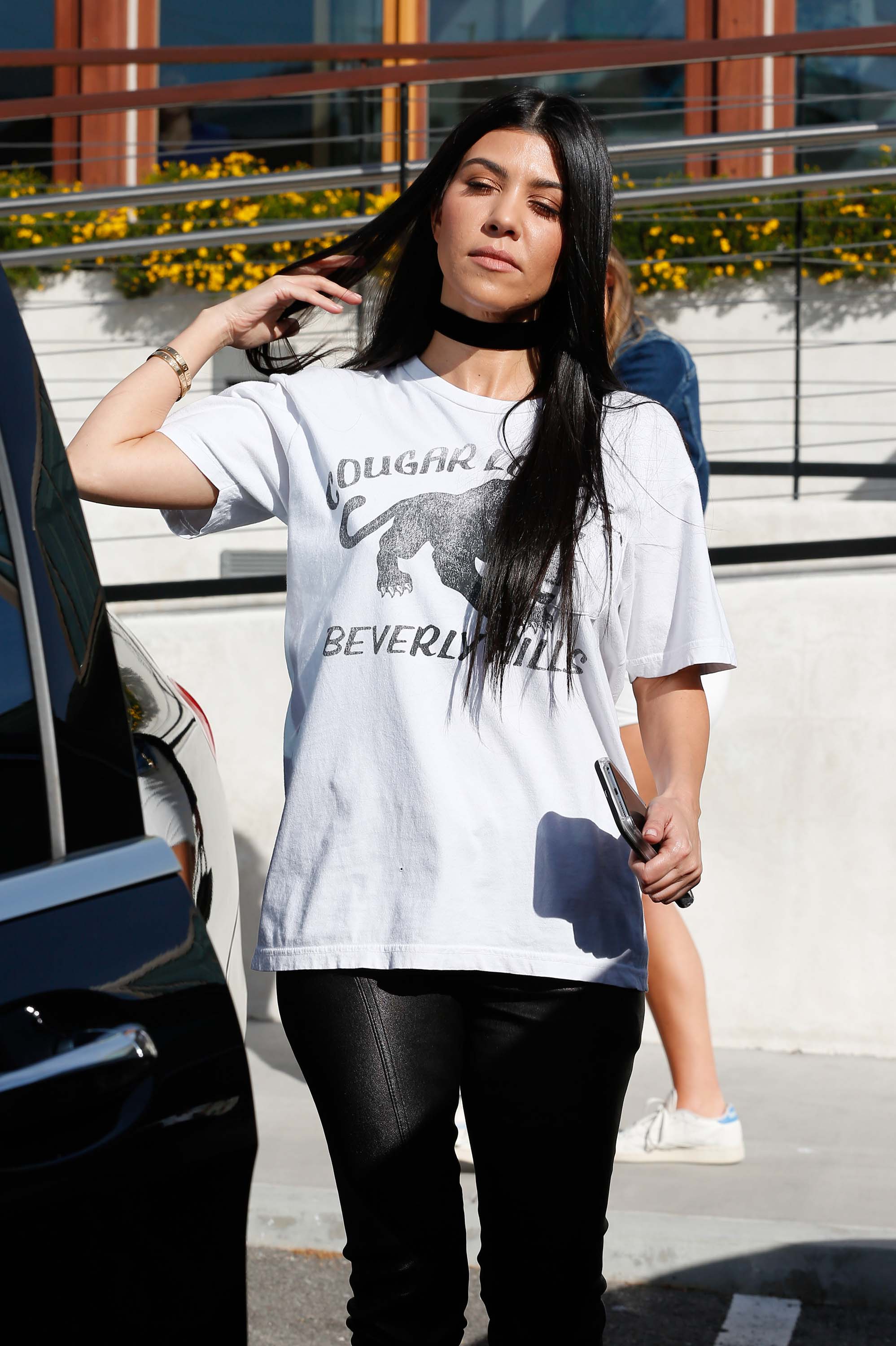 Kourtney Kardashian was seen with her sister Kim at Hugo’s Restaurant