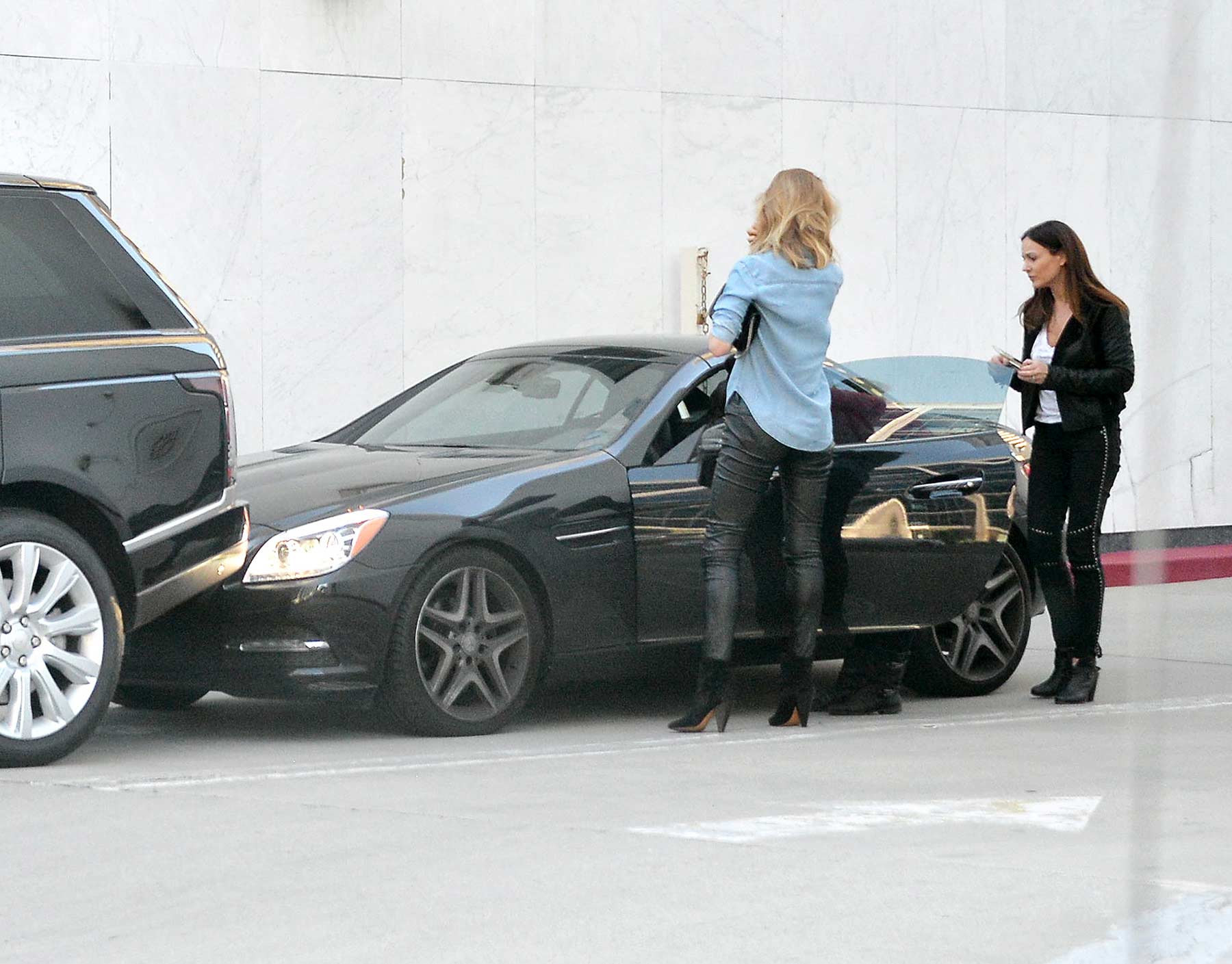 Rosie Huntington-Whiteley has a Car Accident