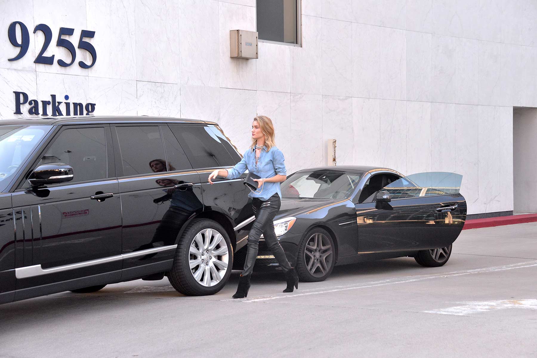 Rosie Huntington-Whiteley has a Car Accident