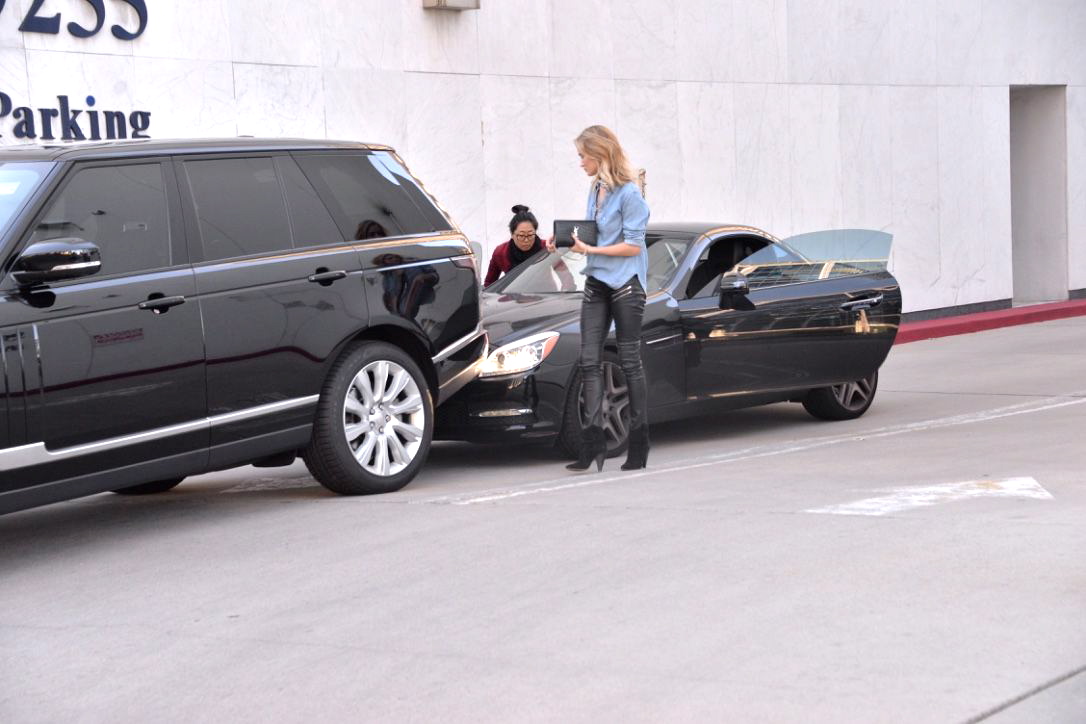 Rosie Huntington-Whiteley has a Car Accident