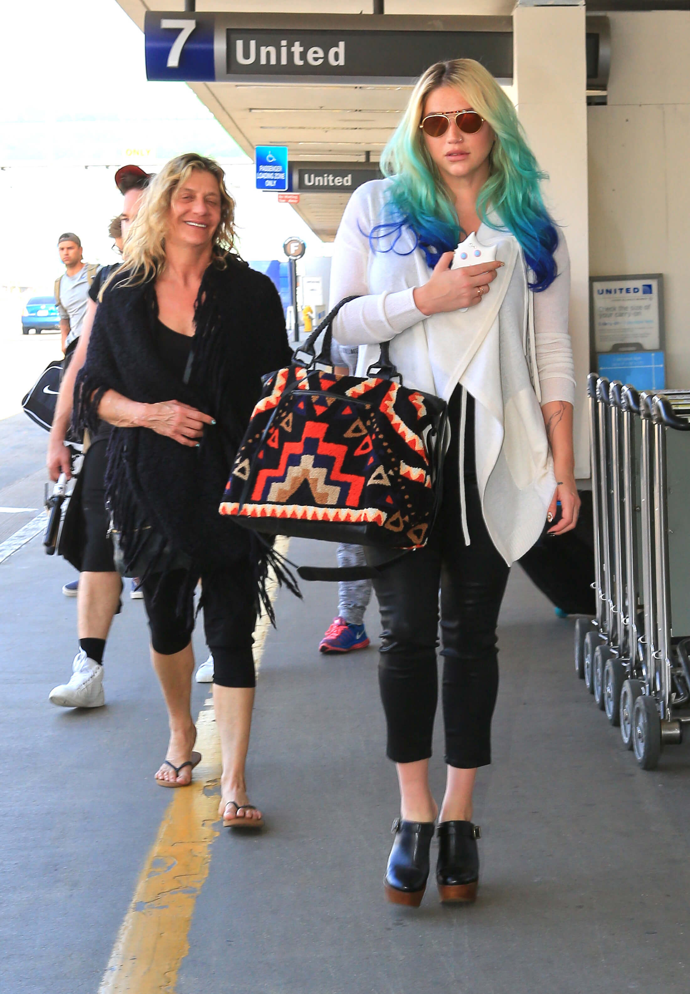 Kesha at LAX Airport