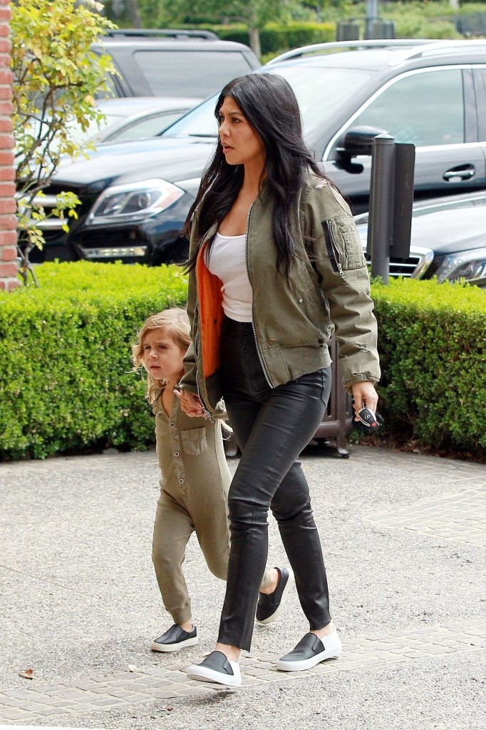 Kourtney Kardashian is seen taking her daughter Penelope Disick to Color Me Mine