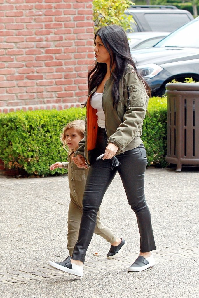 Kourtney Kardashian is seen taking her daughter Penelope Disick to Color Me Mine