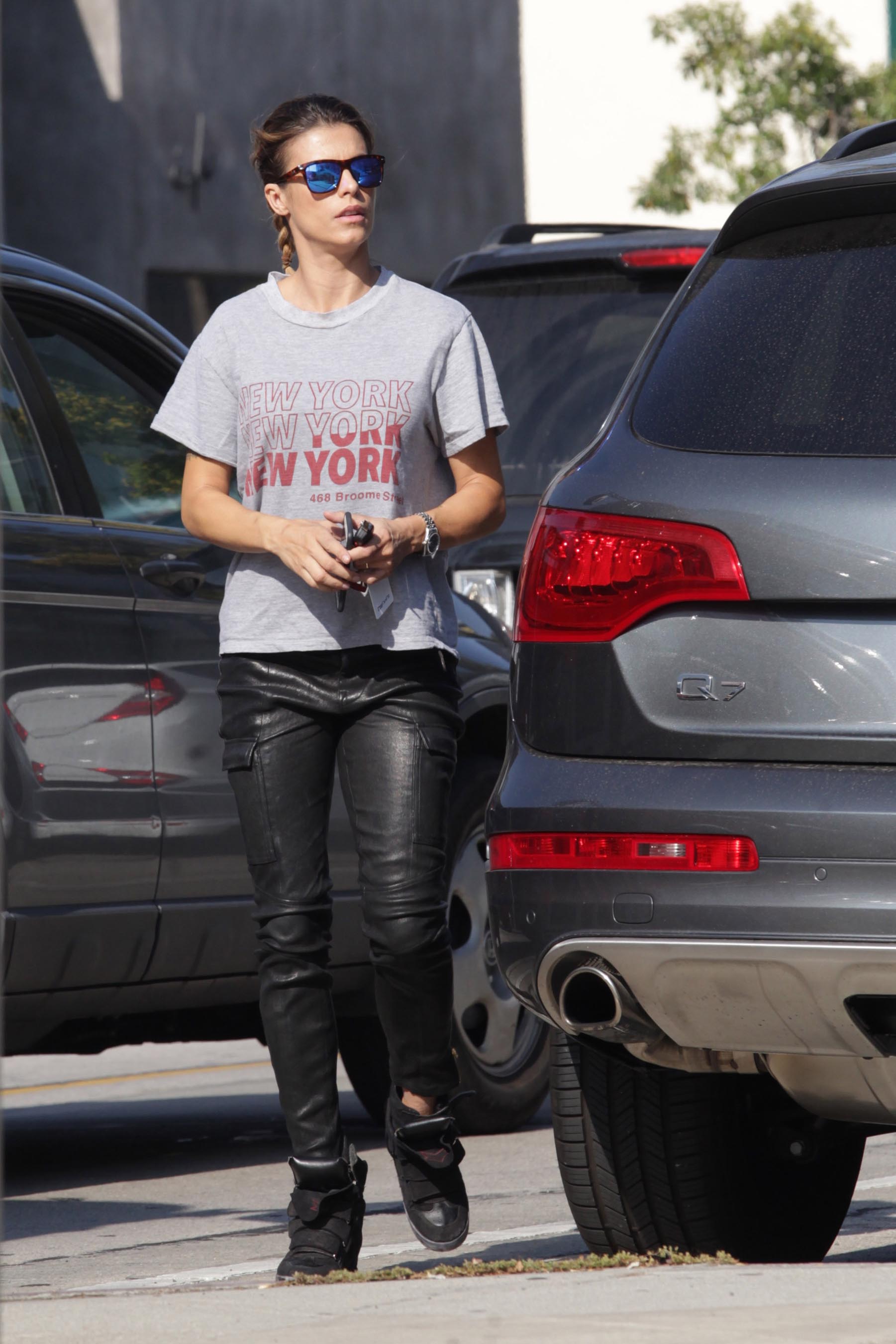 Elisabetta Canalis out for lunch at Urth Cafe