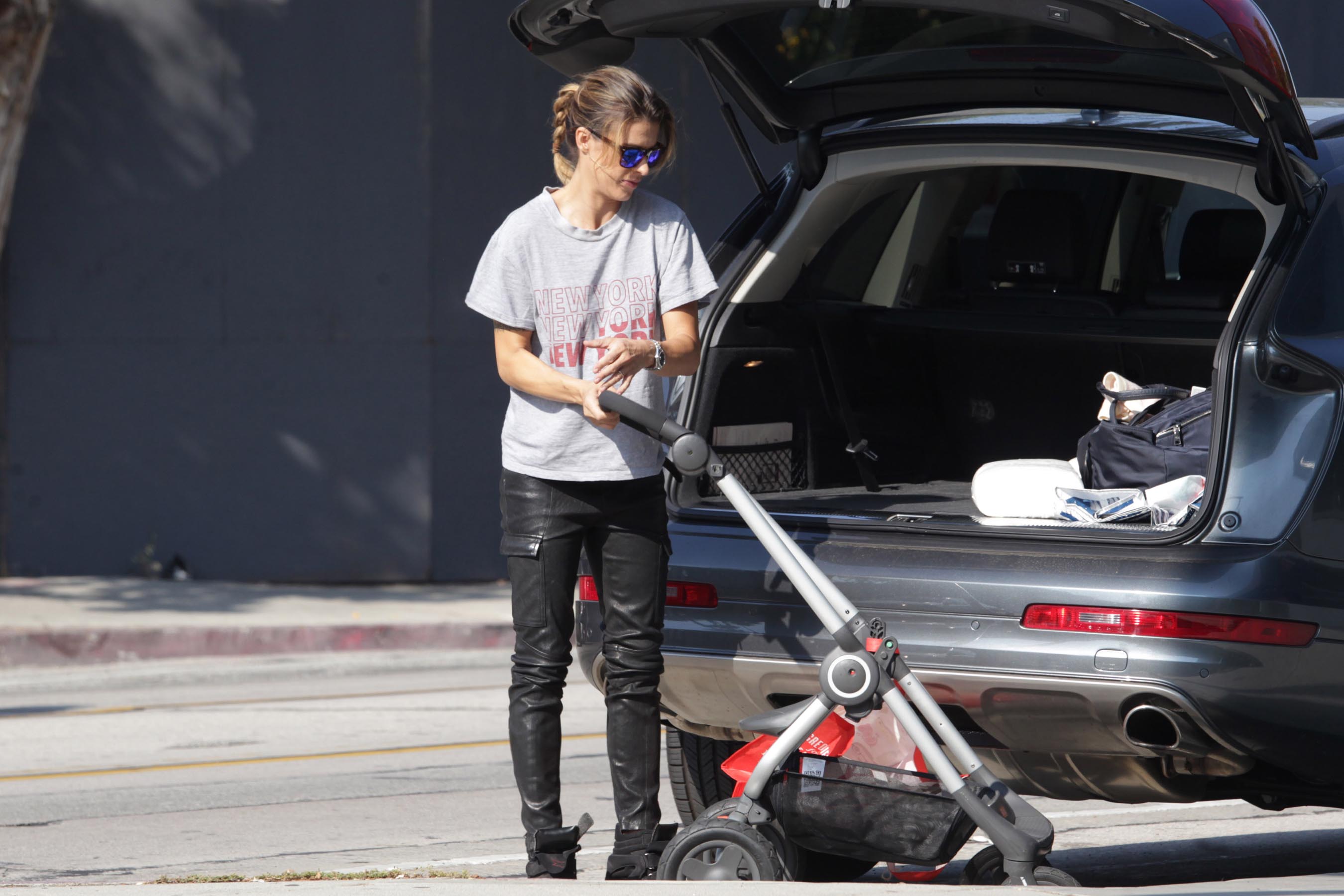 Elisabetta Canalis out for lunch at Urth Cafe