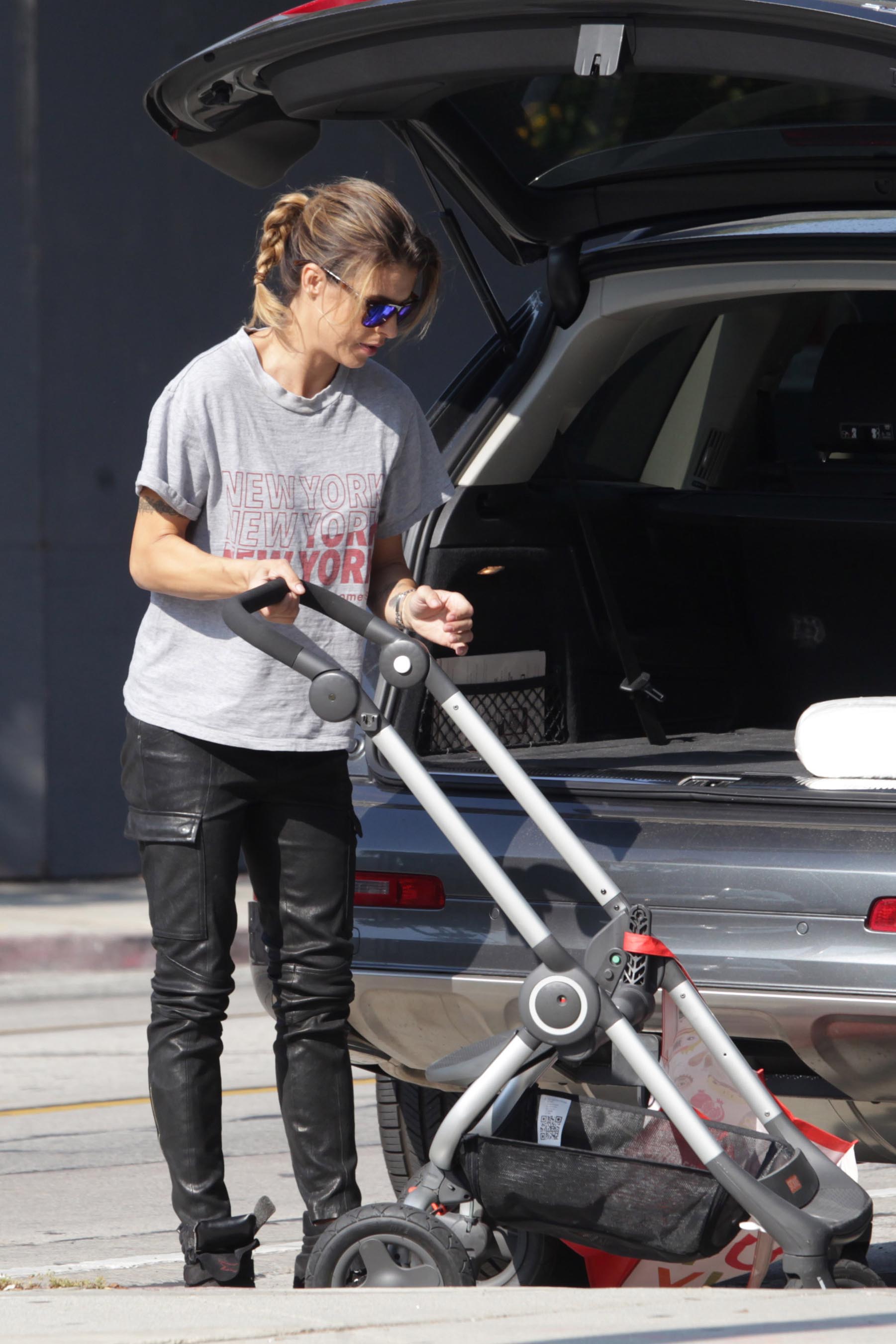 Elisabetta Canalis out for lunch at Urth Cafe