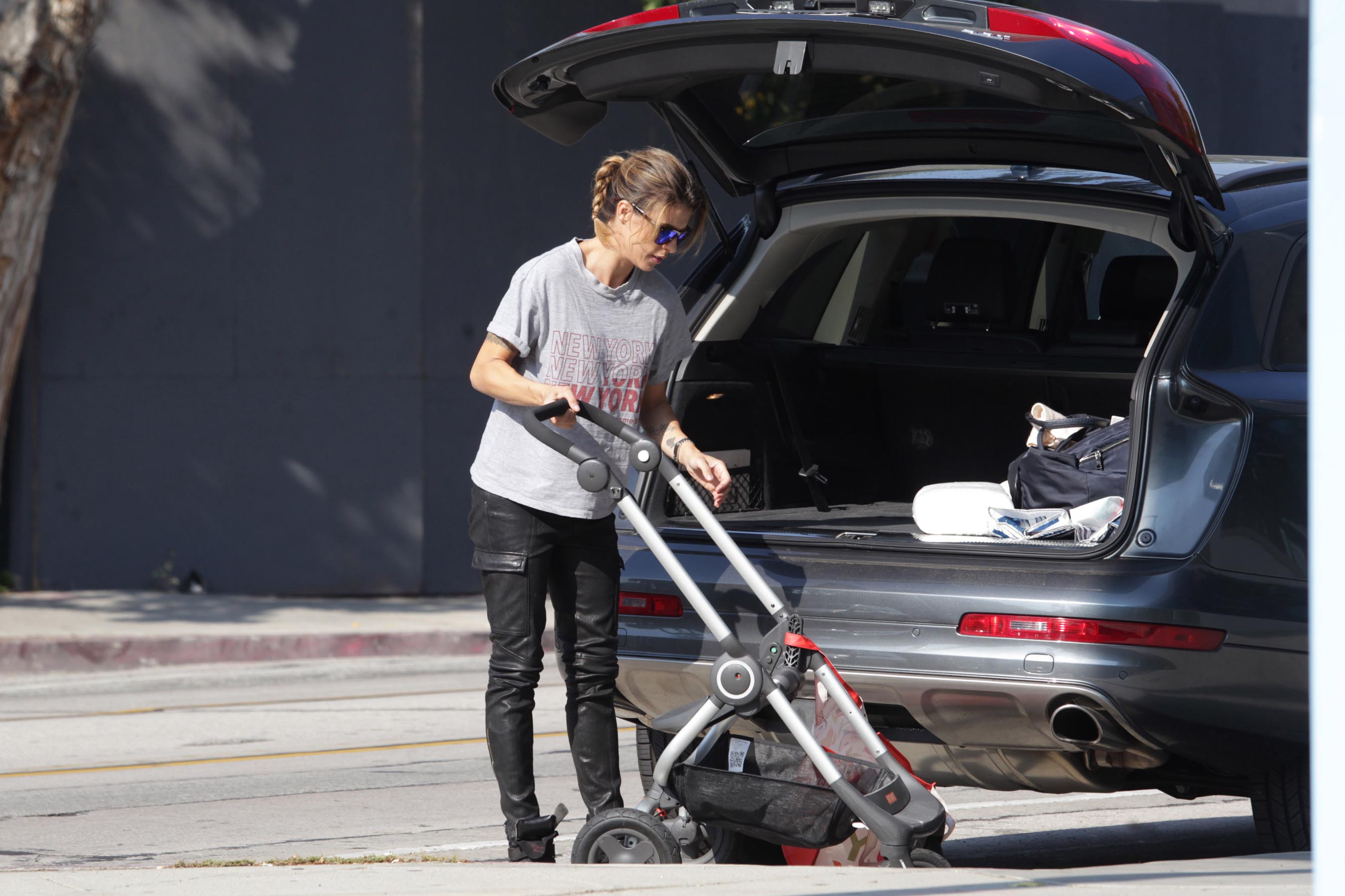Elisabetta Canalis out for lunch at Urth Cafe