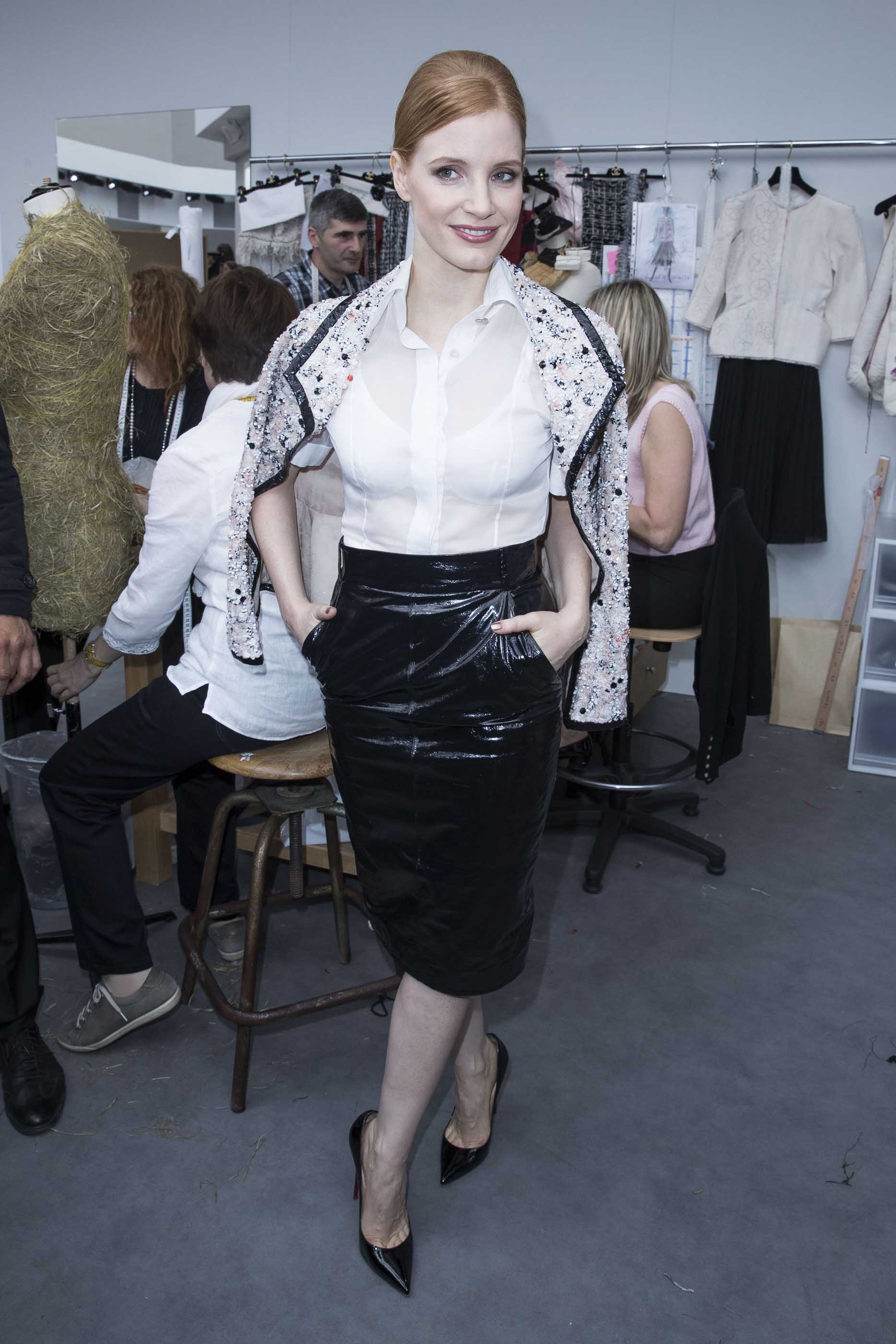 Jessica Chastain attends the Chanel Fashion Show F/W 2106/2017