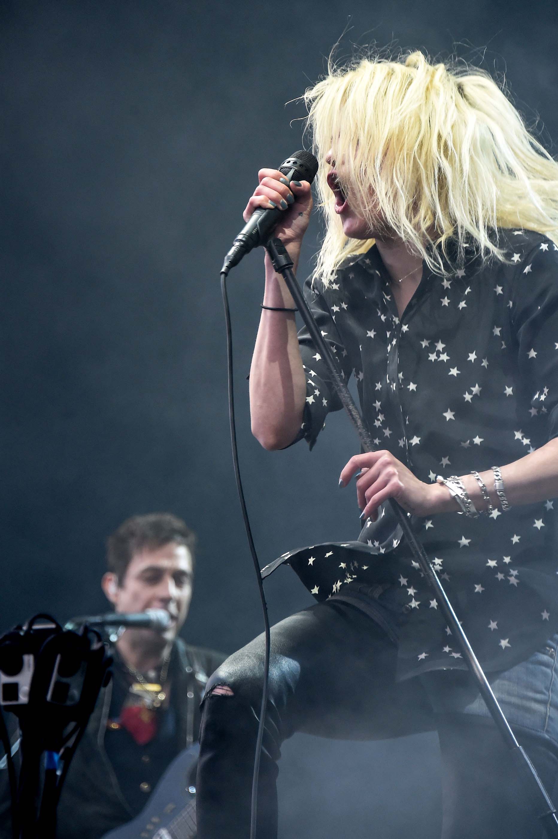 Alison Mosshart performs at the 2016 Park Live international music festival