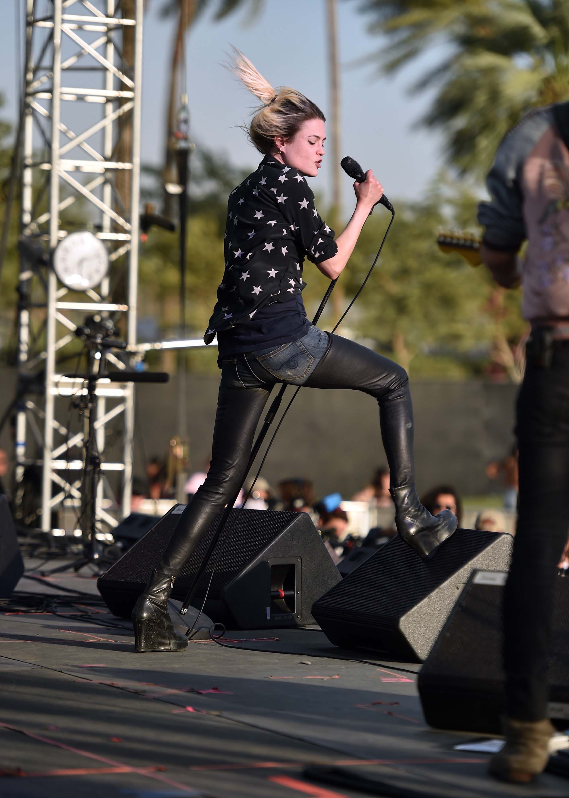 Alison Mosshart performs at the 2016 Park Live international music festival