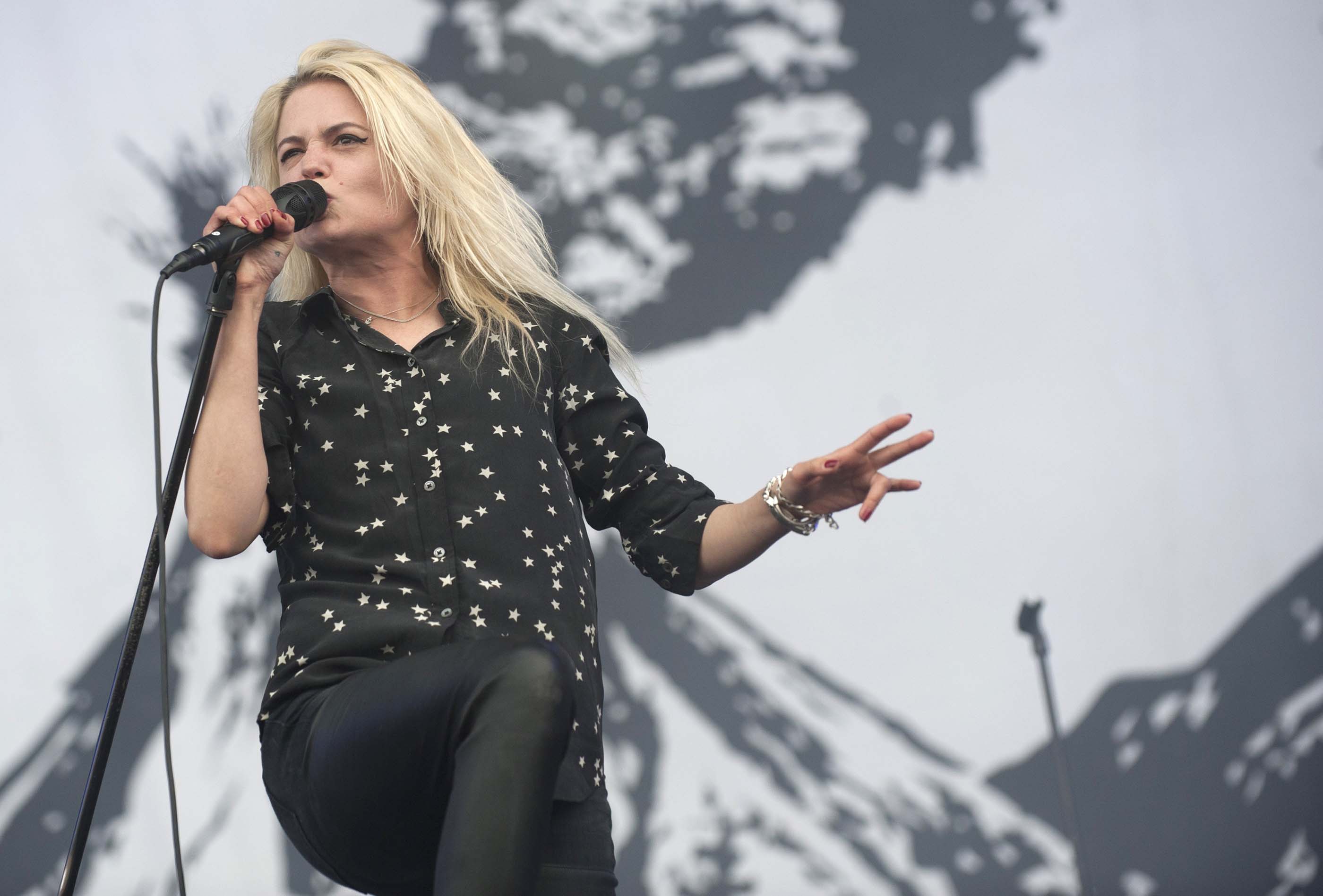 Alison Mosshart performs at the 2016 Park Live international music festival