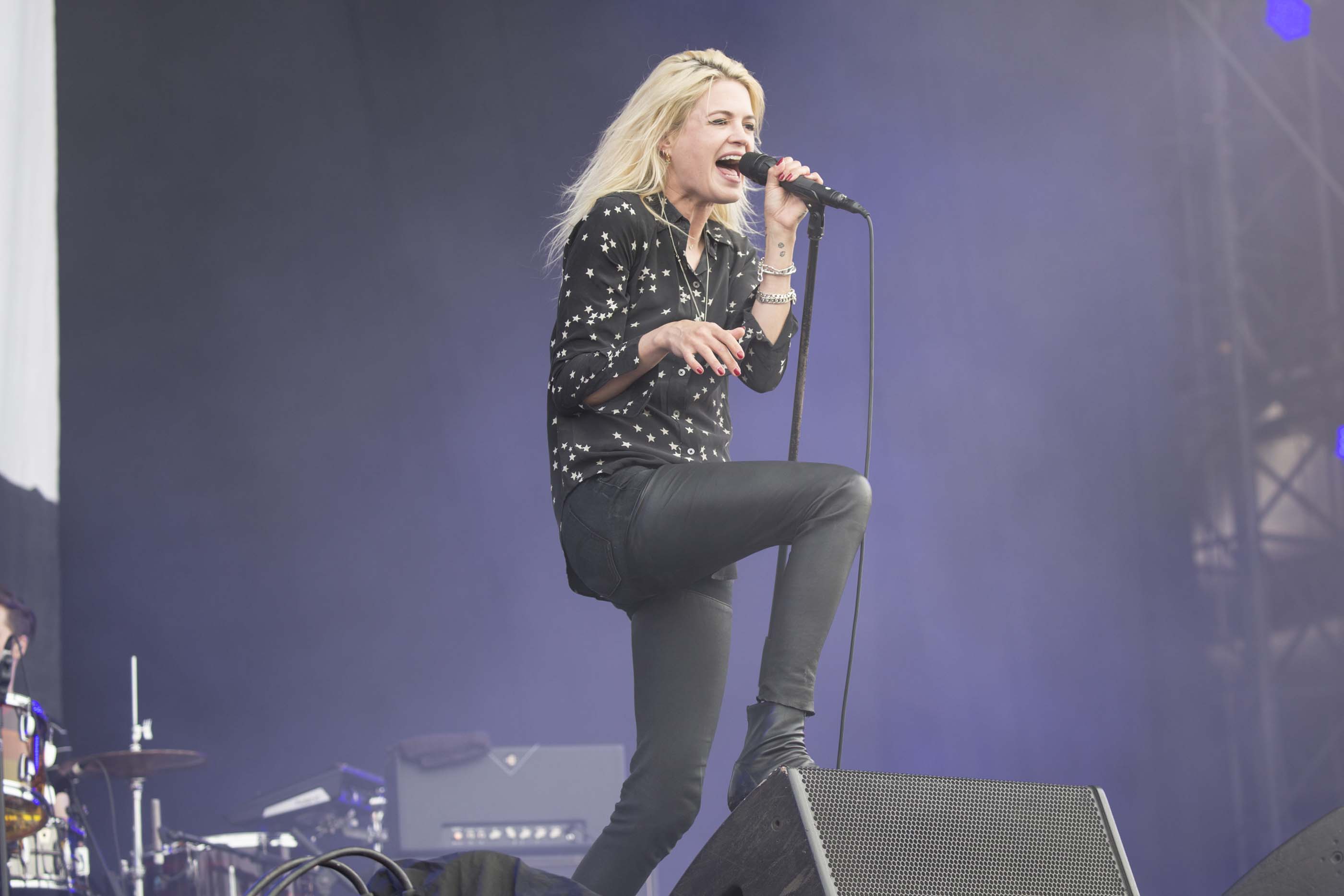 Alison Mosshart performs at the 2016 Park Live international music festival