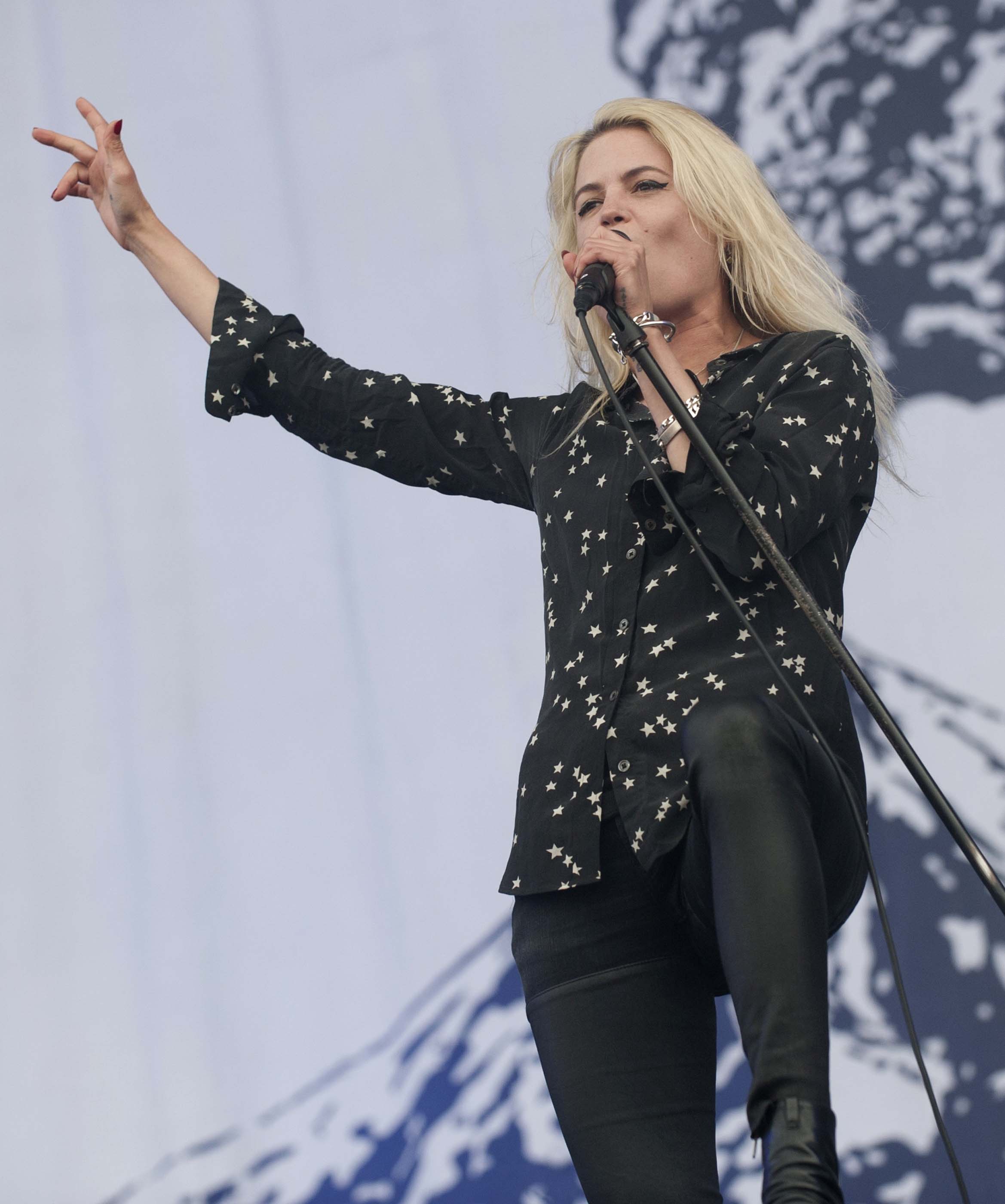 Alison Mosshart performs at the 2016 Park Live international music festival