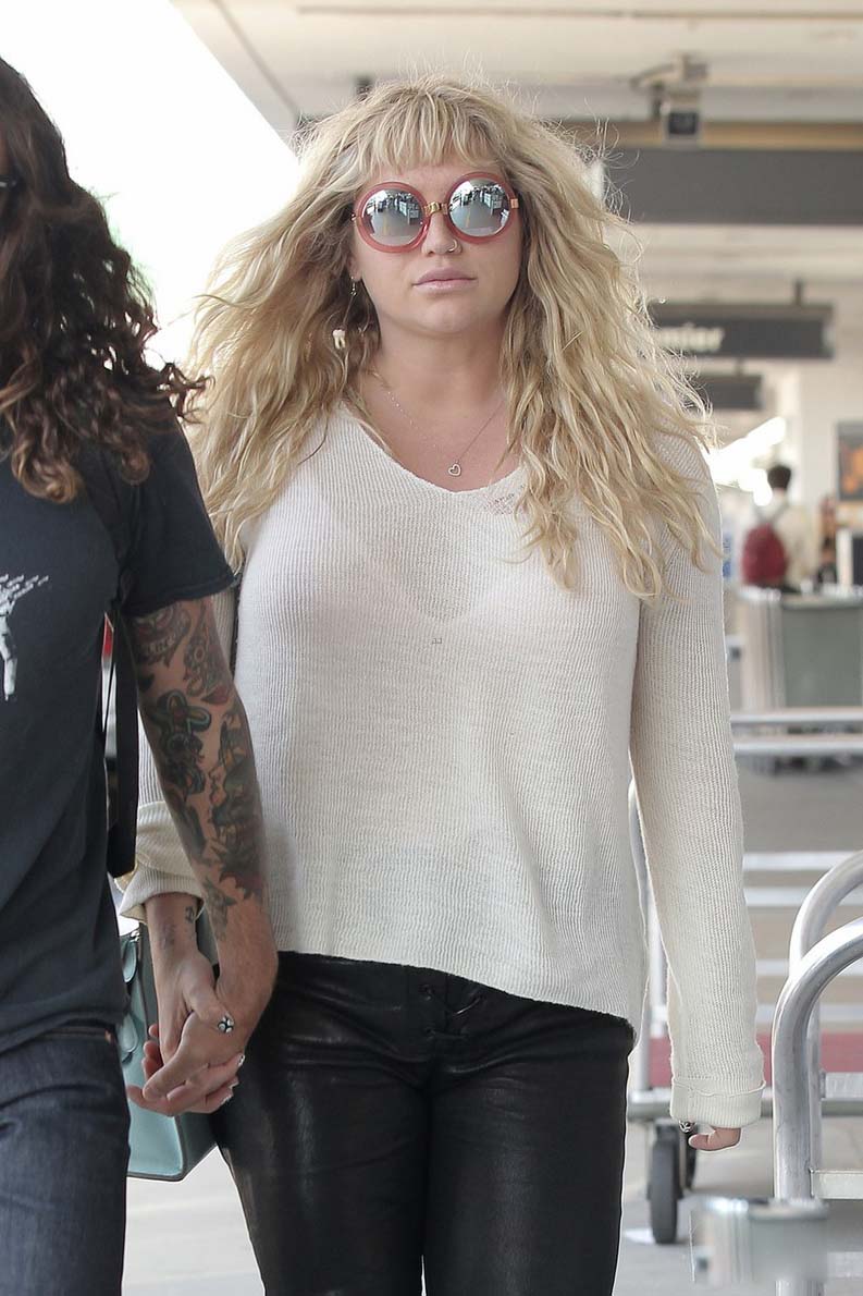 Kesha at LAX Airport