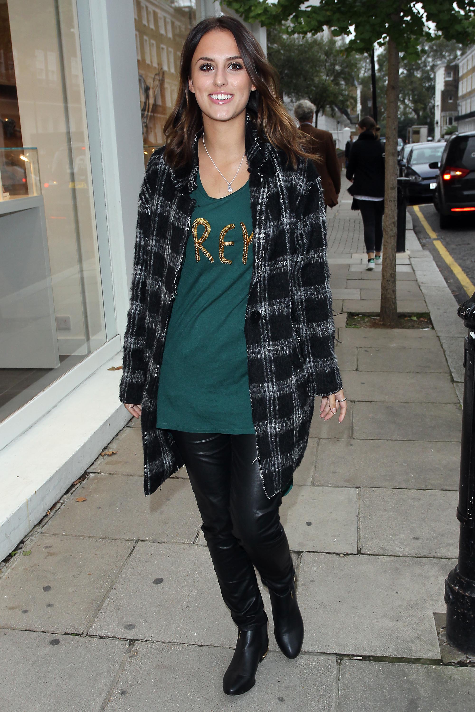 Lucy Watson seen arriving at Pandora Store on King’s Road