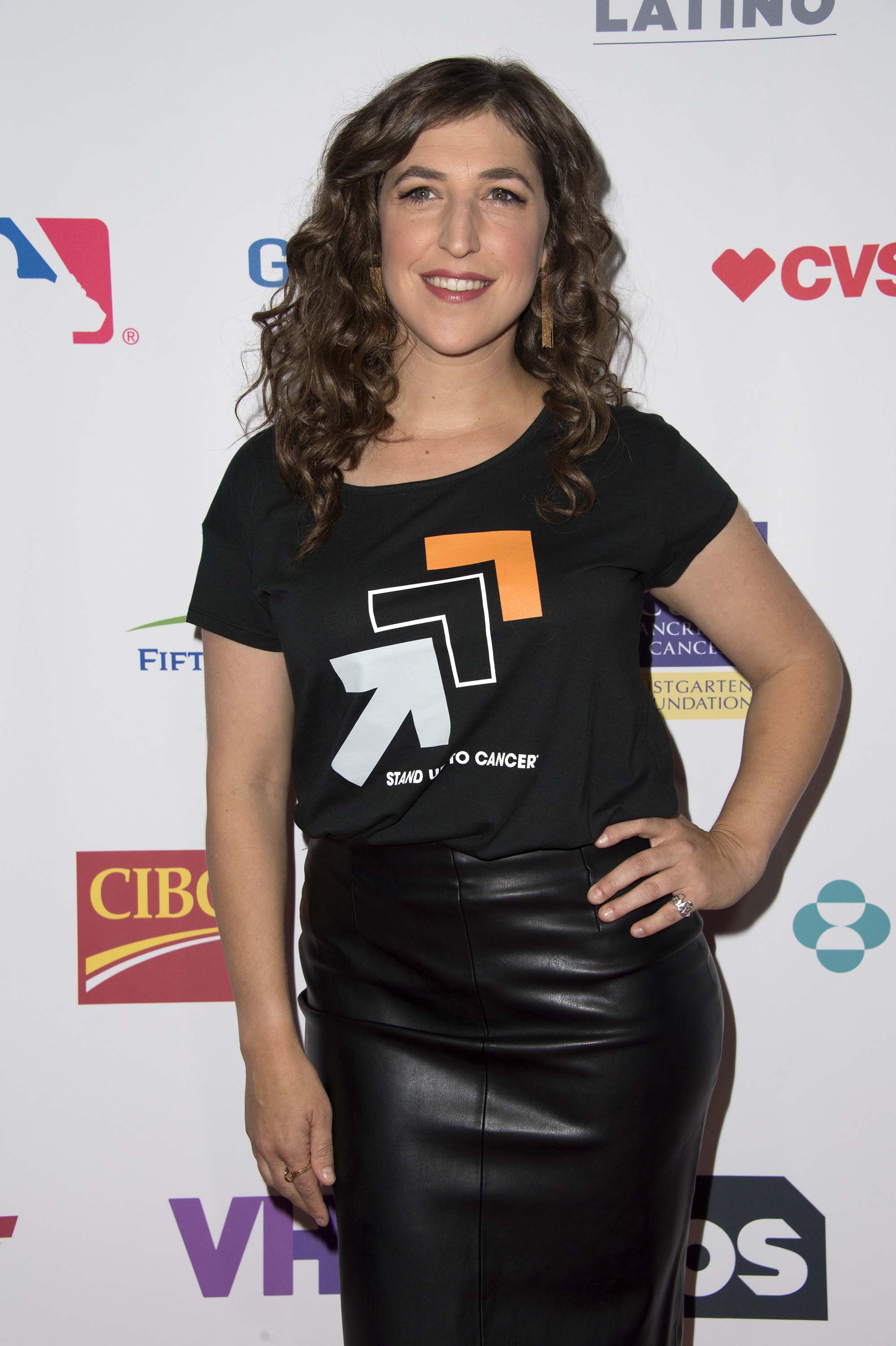 Mayim Bialik attends 5th Biennial Stand Up To Cancer