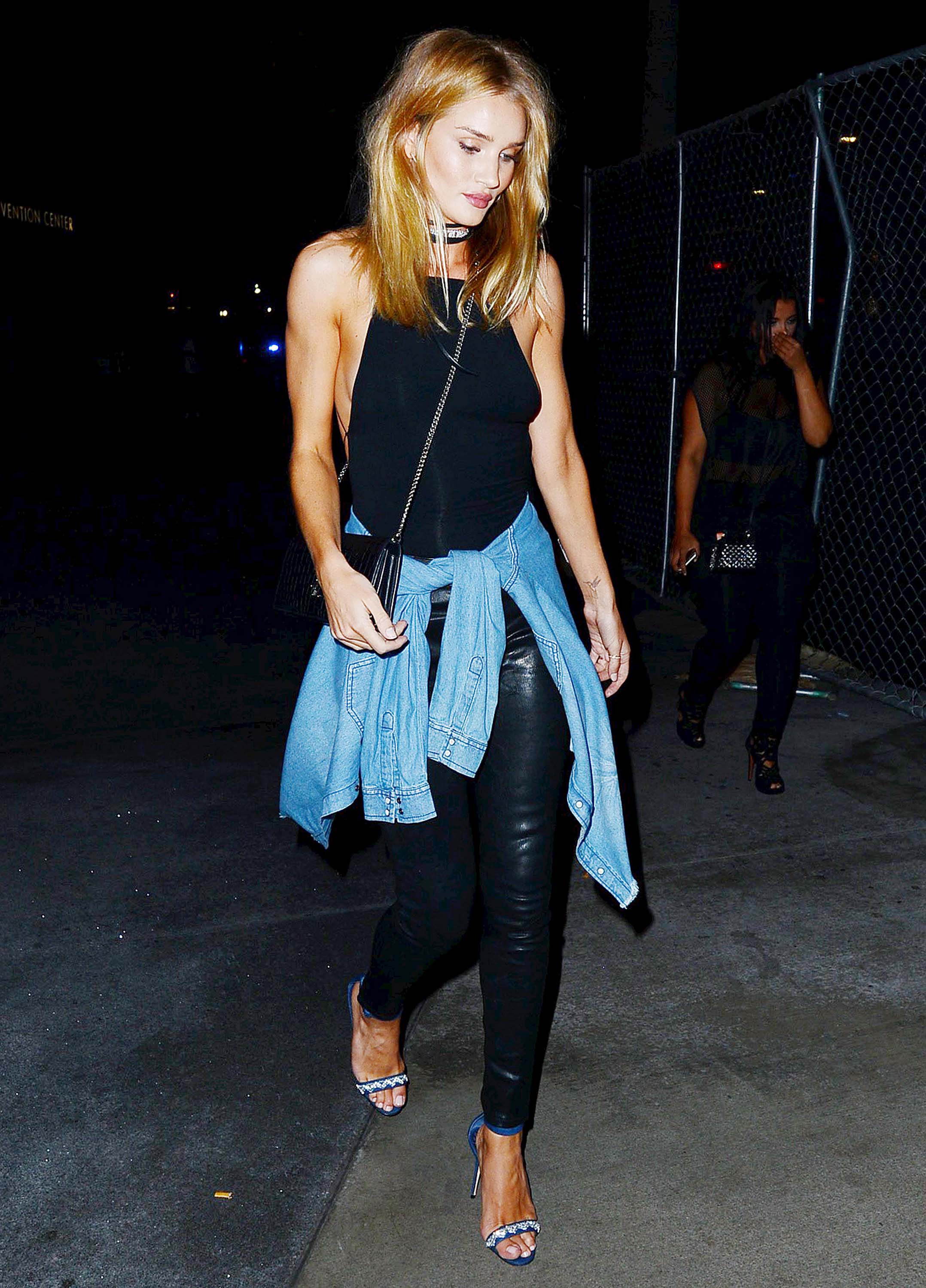 Rosie Huntington-Whiteley arriving at Drake’s Concert