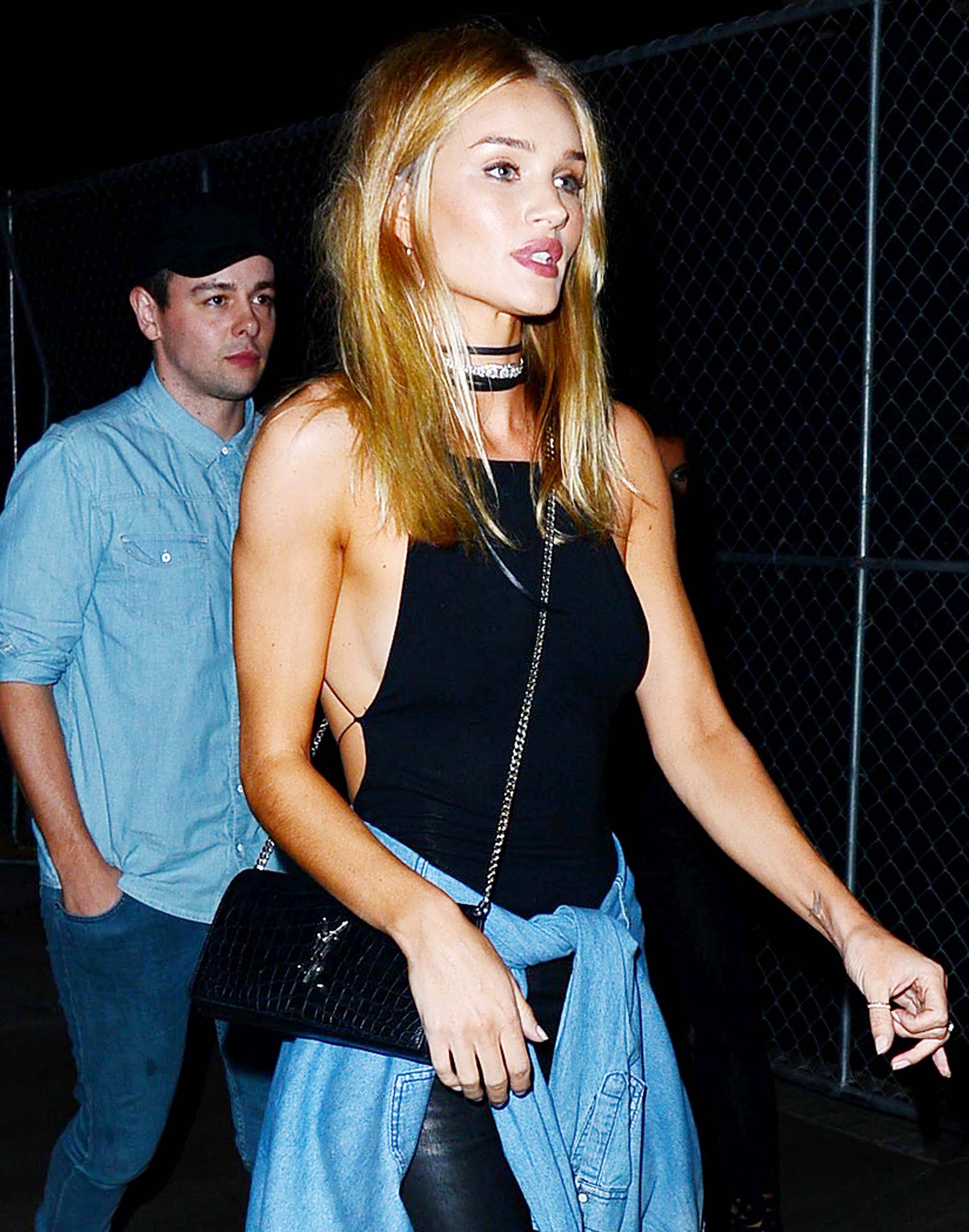 Rosie Huntington-Whiteley arriving at Drake’s Concert