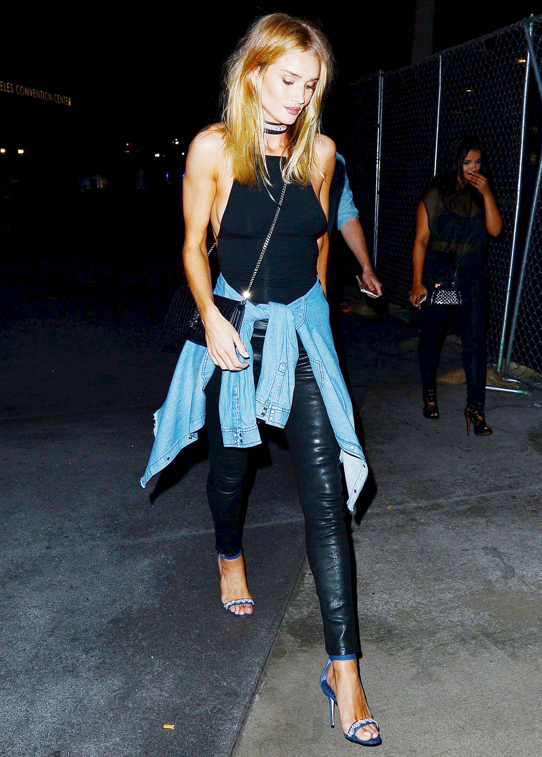 Rosie Huntington-Whiteley arriving at Drake’s Concert