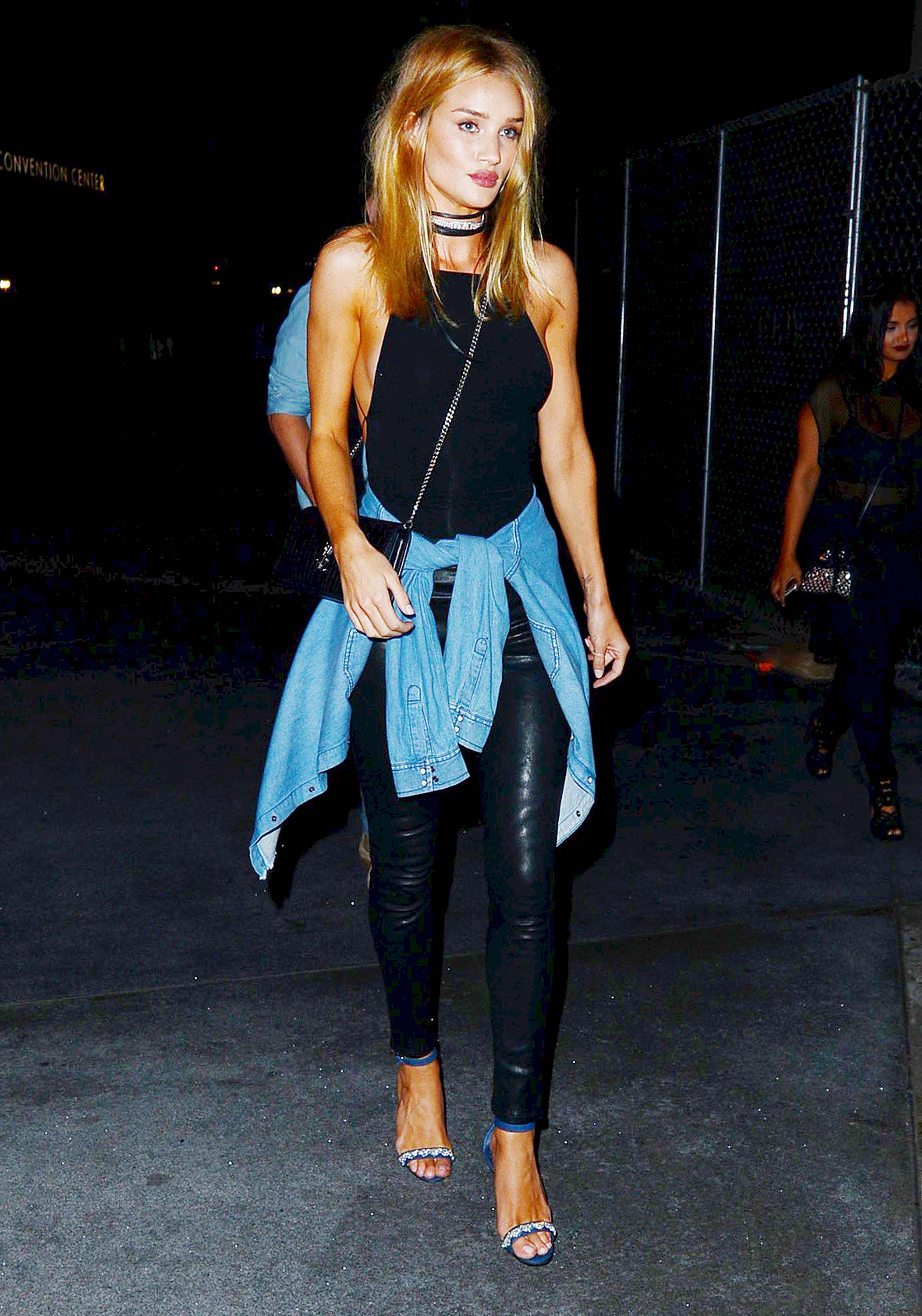 Rosie Huntington-Whiteley arriving at Drake’s Concert