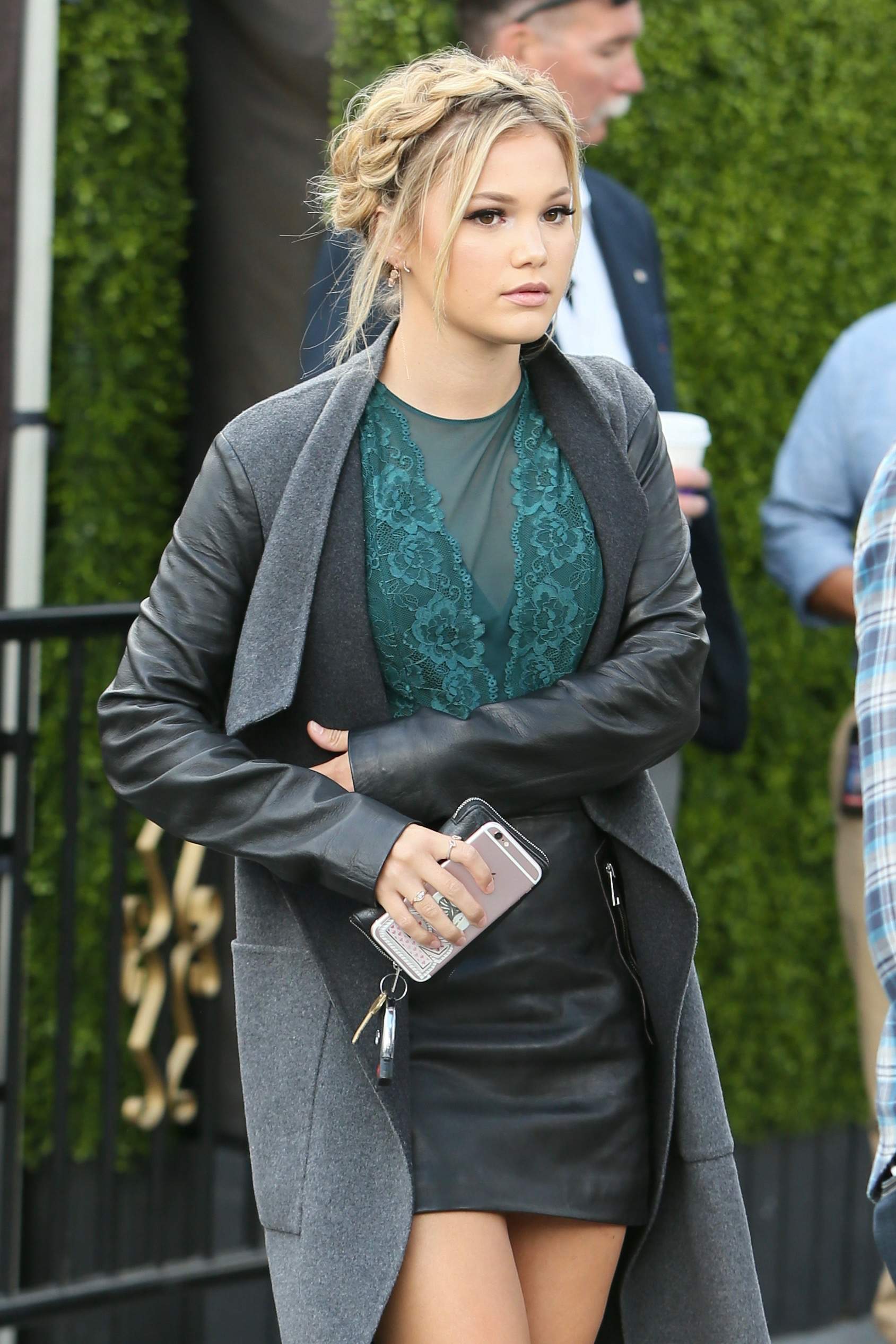 Olivia Holt live episode of Extra TV