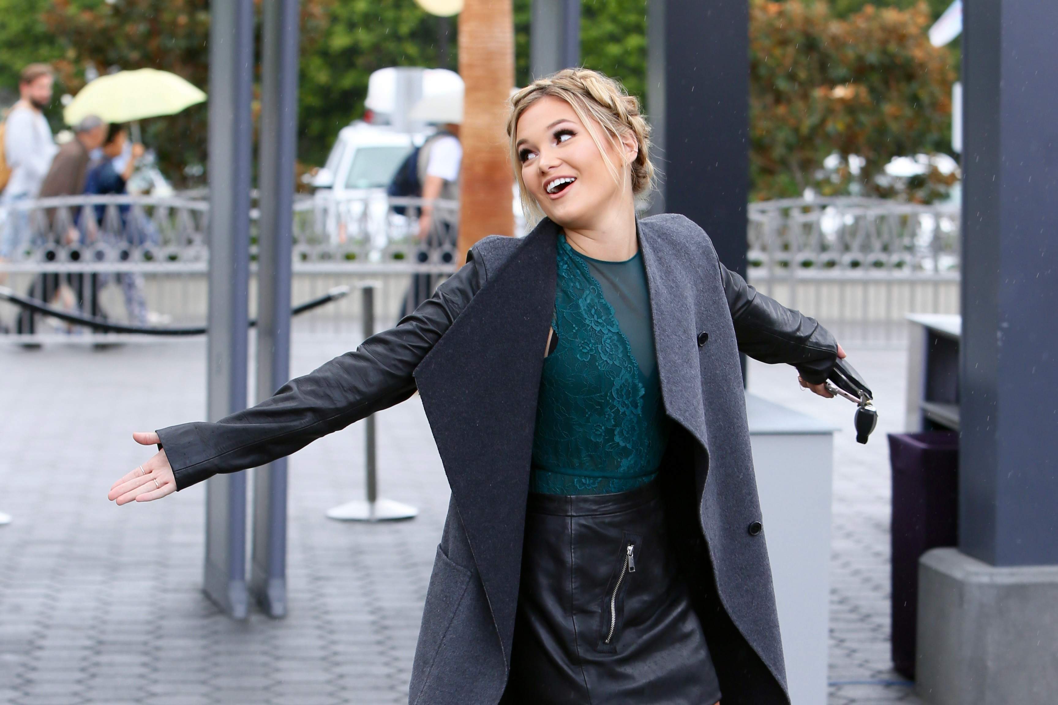 Olivia Holt live episode of Extra TV