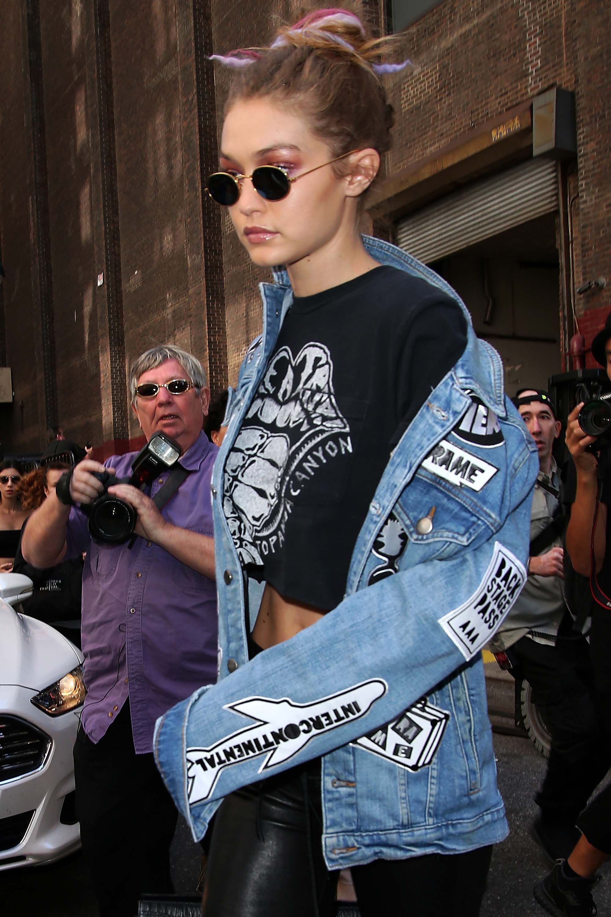 Gigi Hadid leaves Manhattan apartment