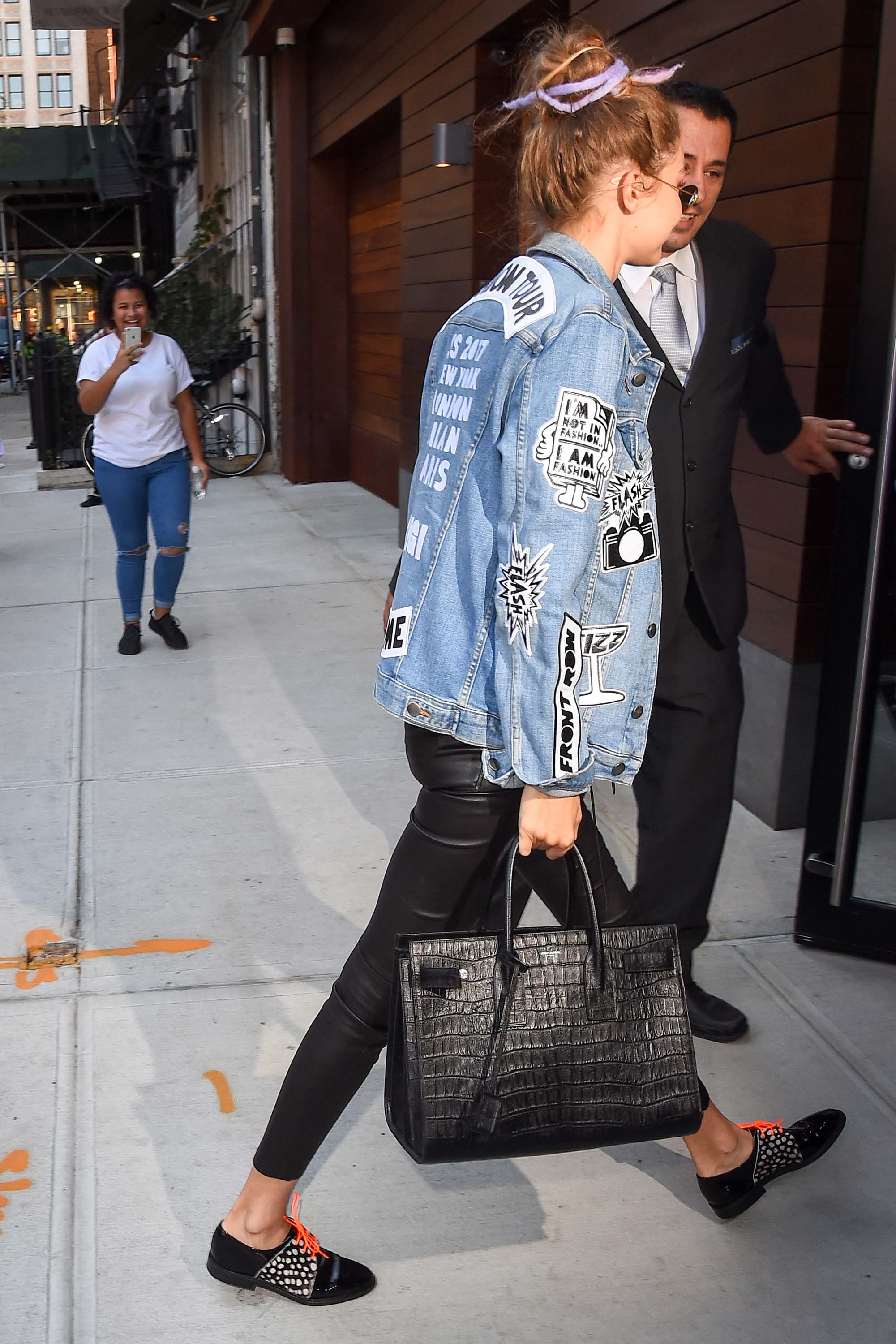Gigi Hadid leaves Manhattan apartment