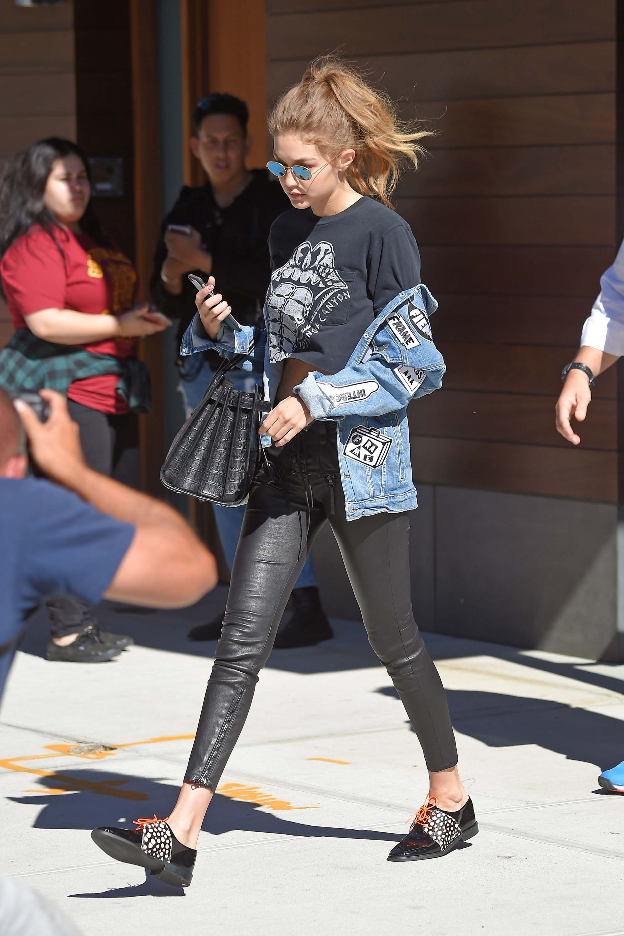 Gigi Hadid leaves Manhattan apartment