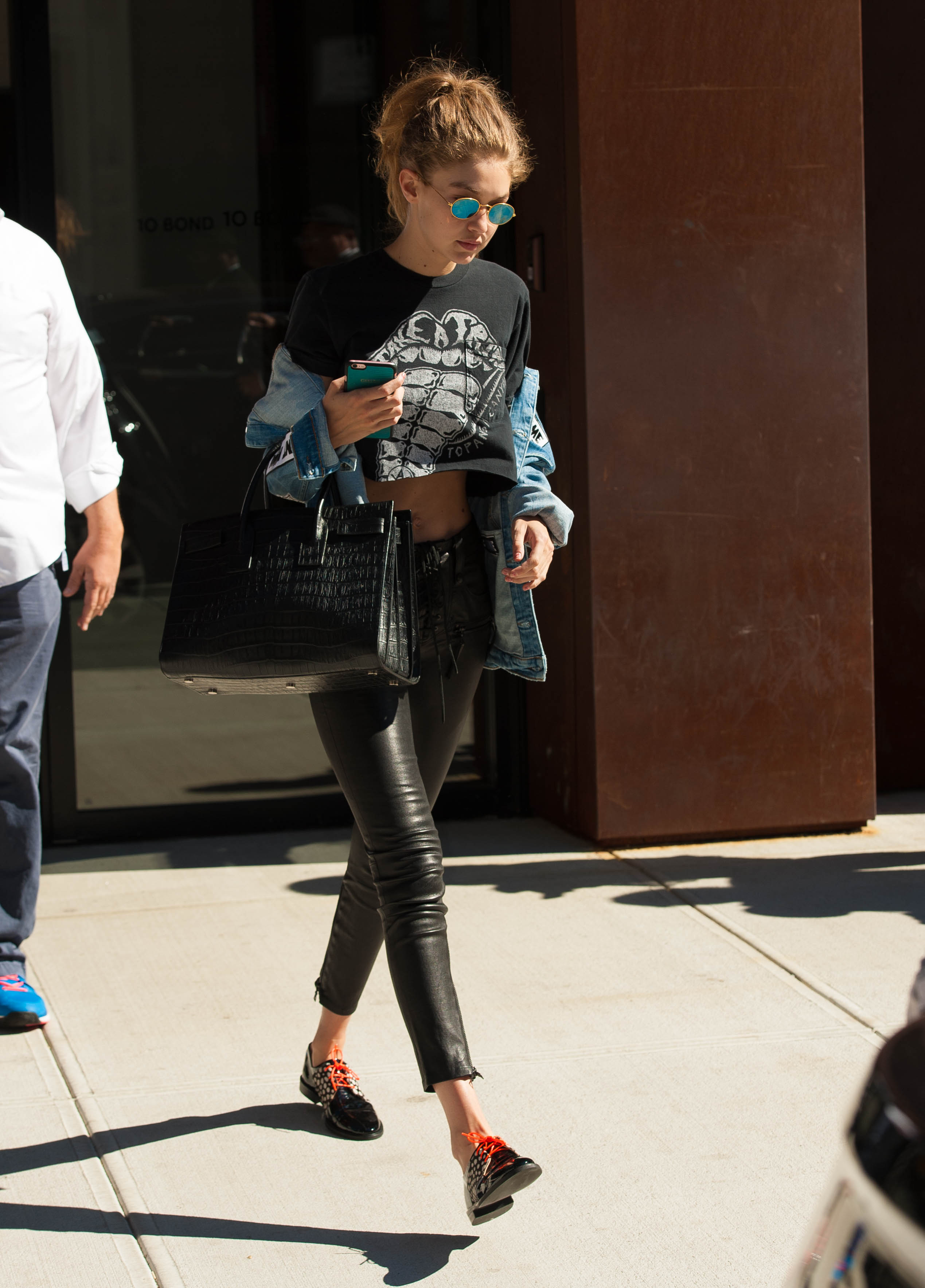 Gigi Hadid leaves Manhattan apartment