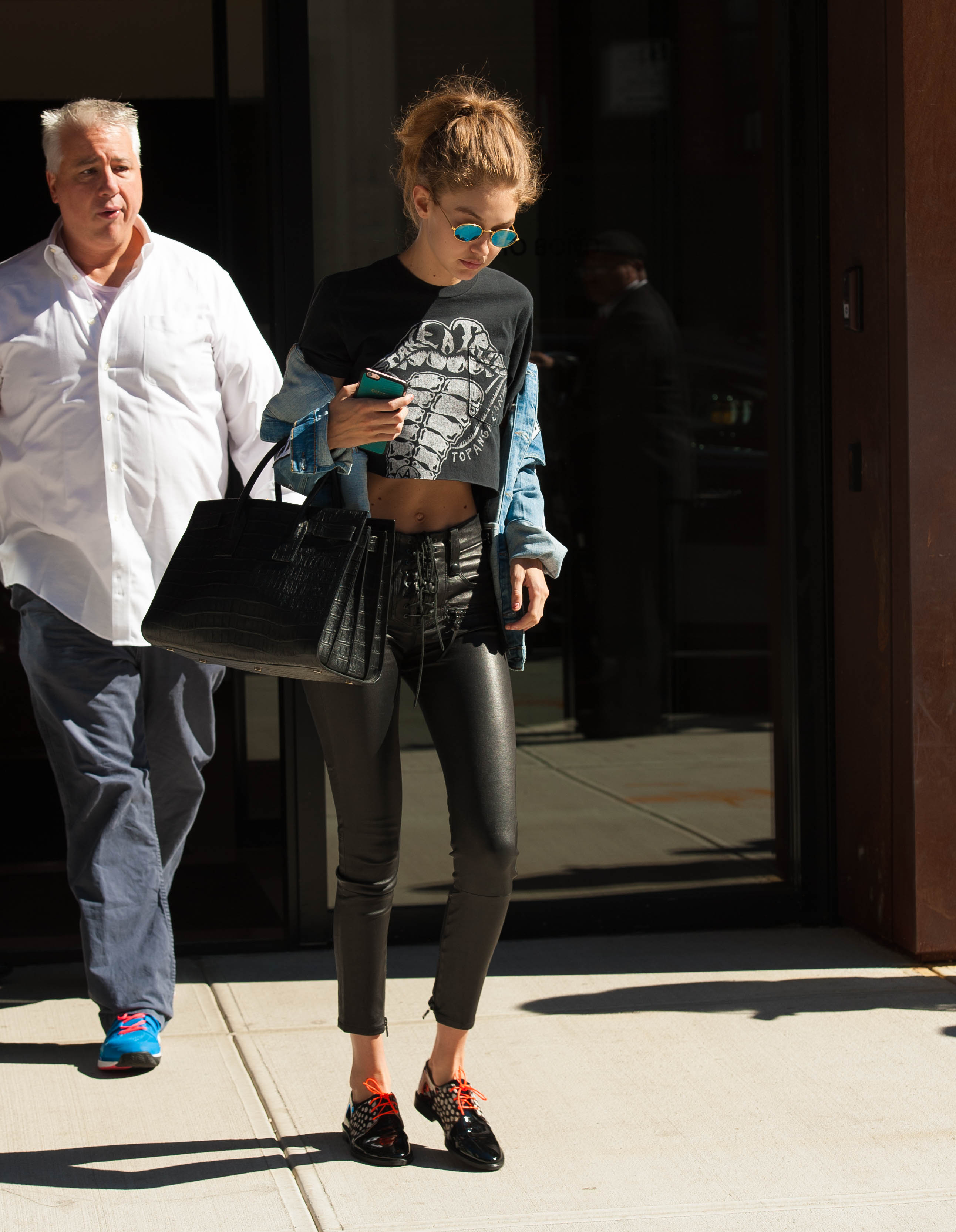 Gigi Hadid leaves Manhattan apartment